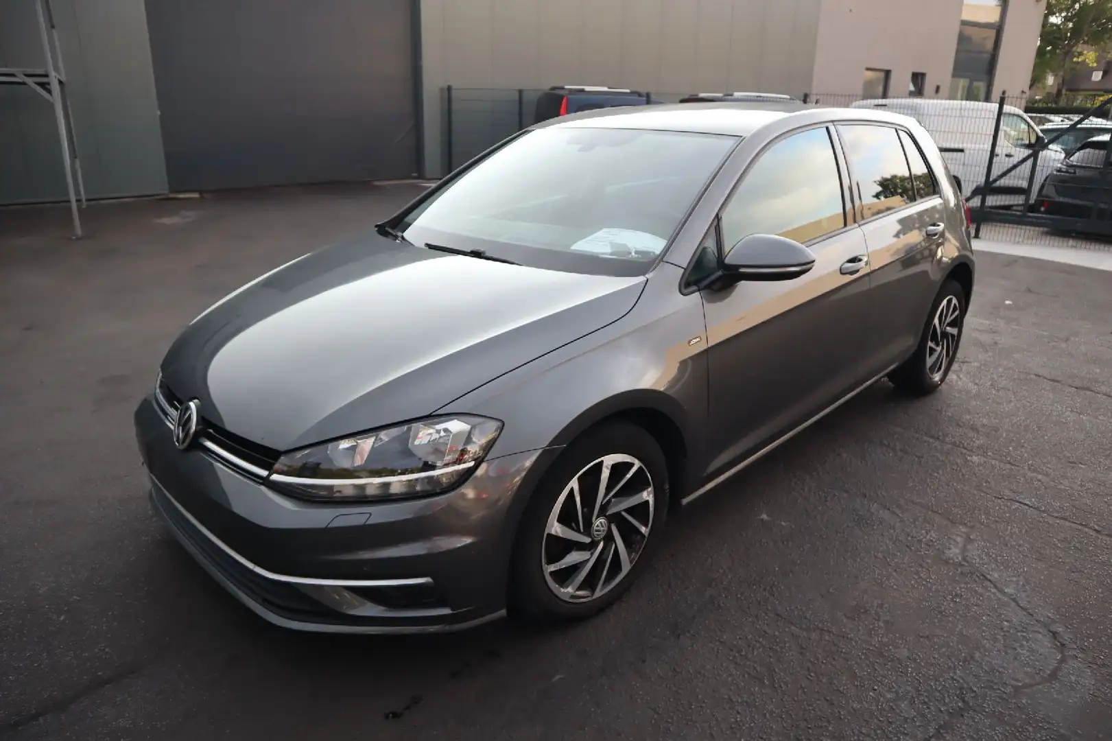 Volkswagen Golf 1.0 Benz Grijs - 1