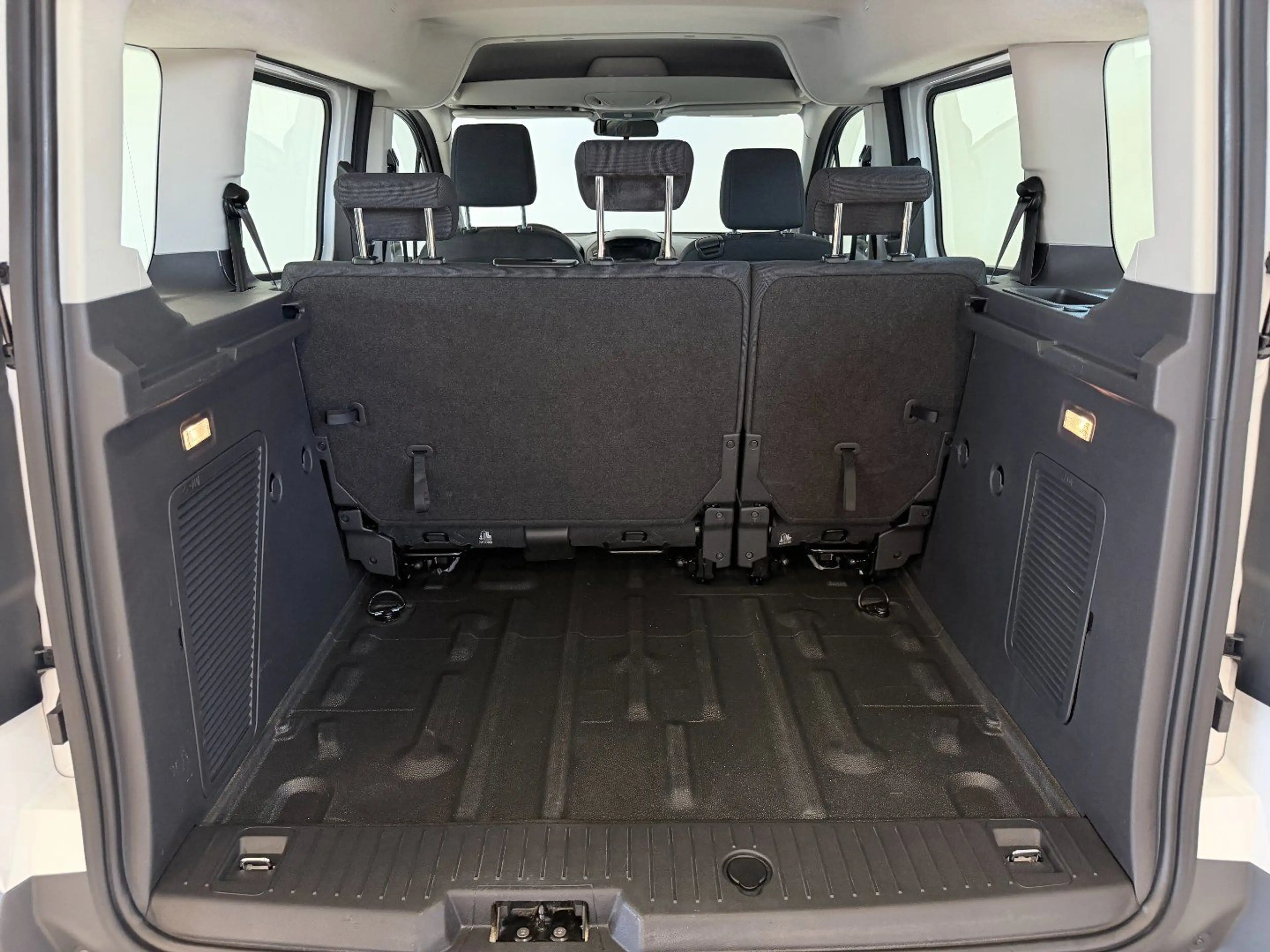Ford Tourneo Connect 1.0 EcoBoost Ambiente Start/Stop — photo 9