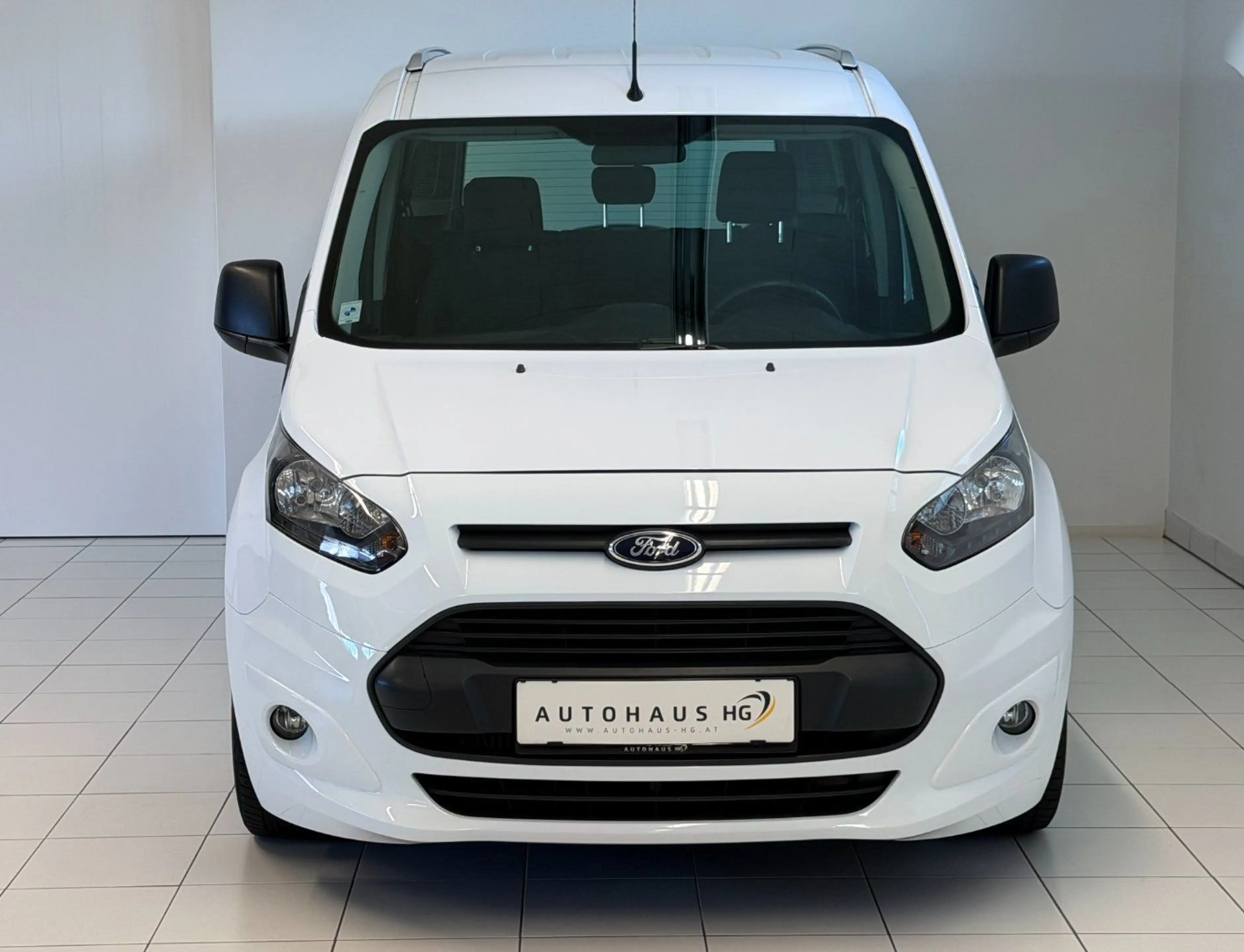 Ford Tourneo Connect 1.0 EcoBoost Ambiente Start/Stop — photo 2