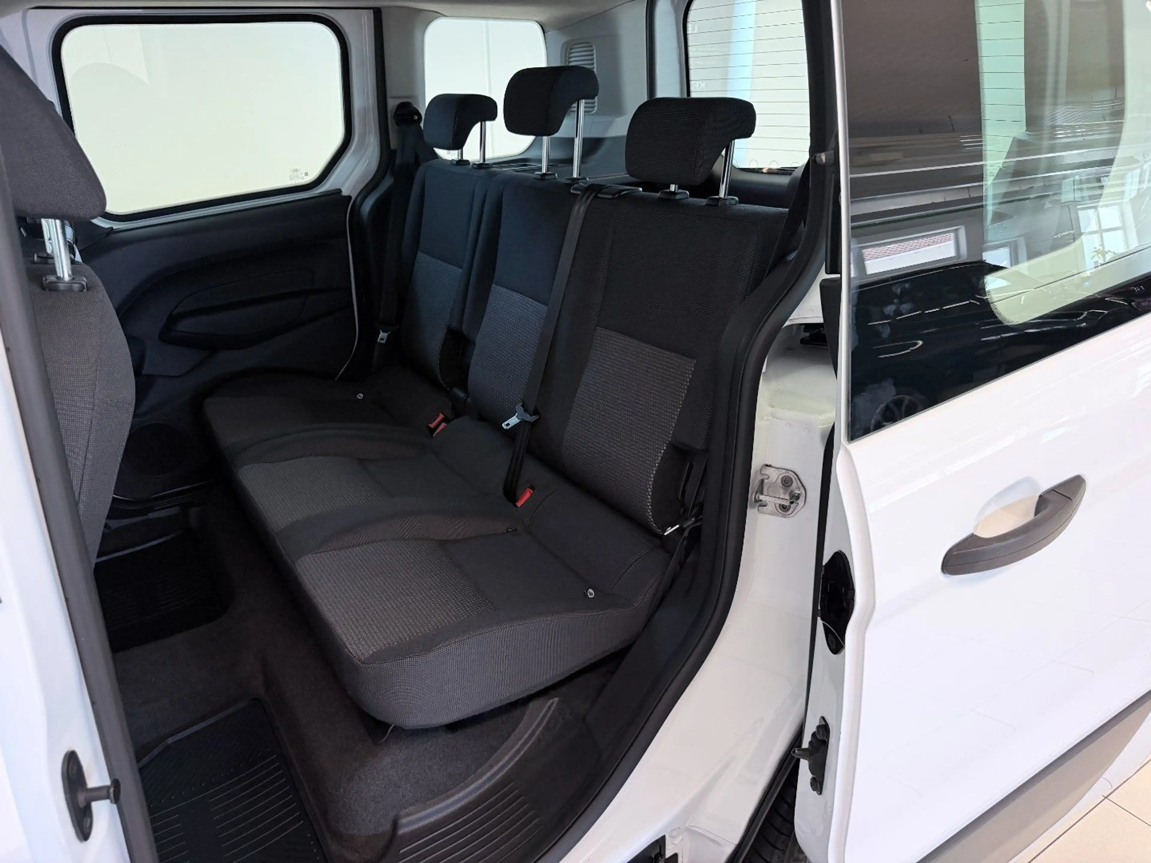 Ford Tourneo Connect 1.0 EcoBoost Ambiente Start/Stop — photo 13