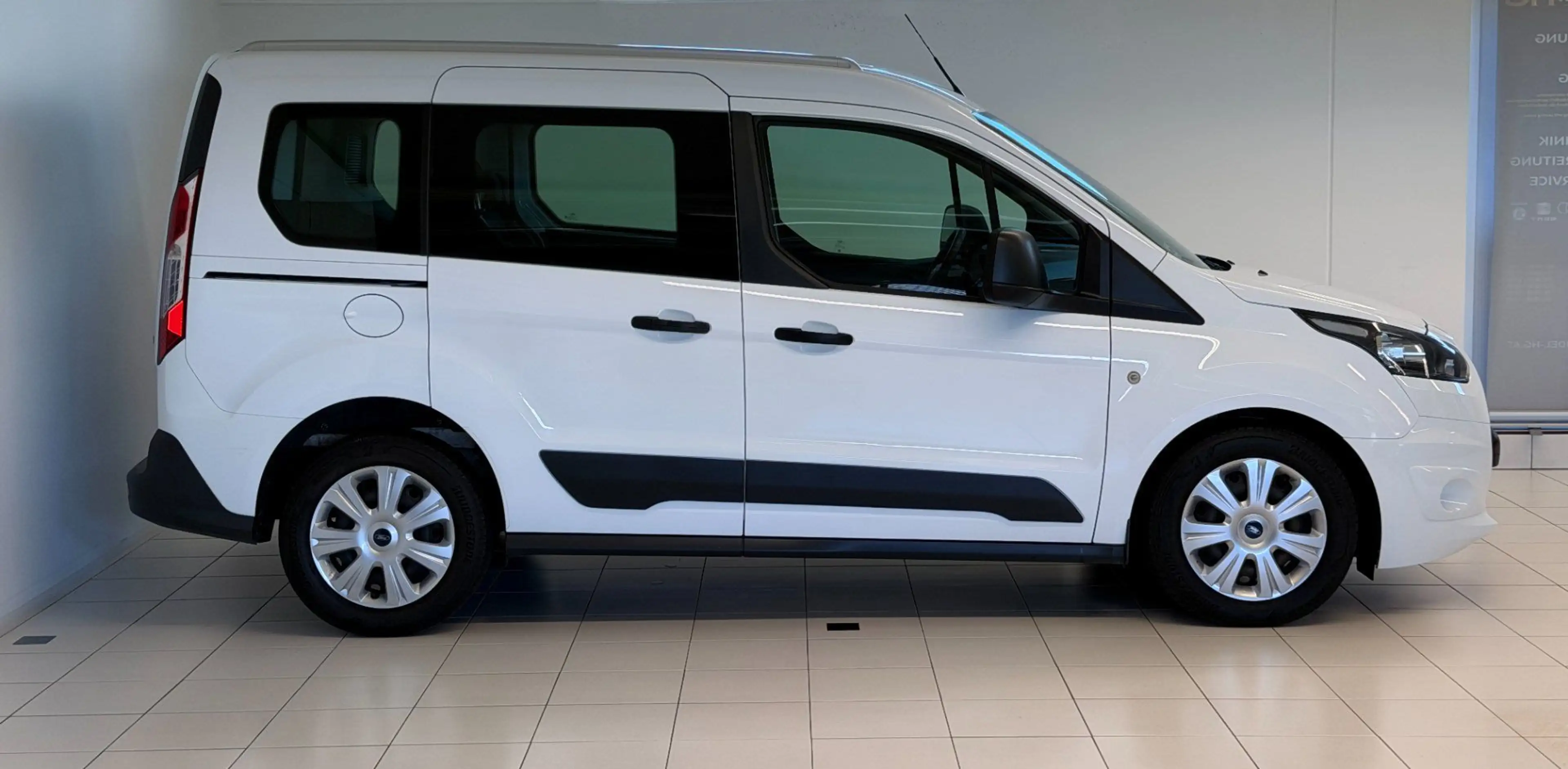Ford Tourneo Connect 1.0 EcoBoost Ambiente Start/Stop — photo 4