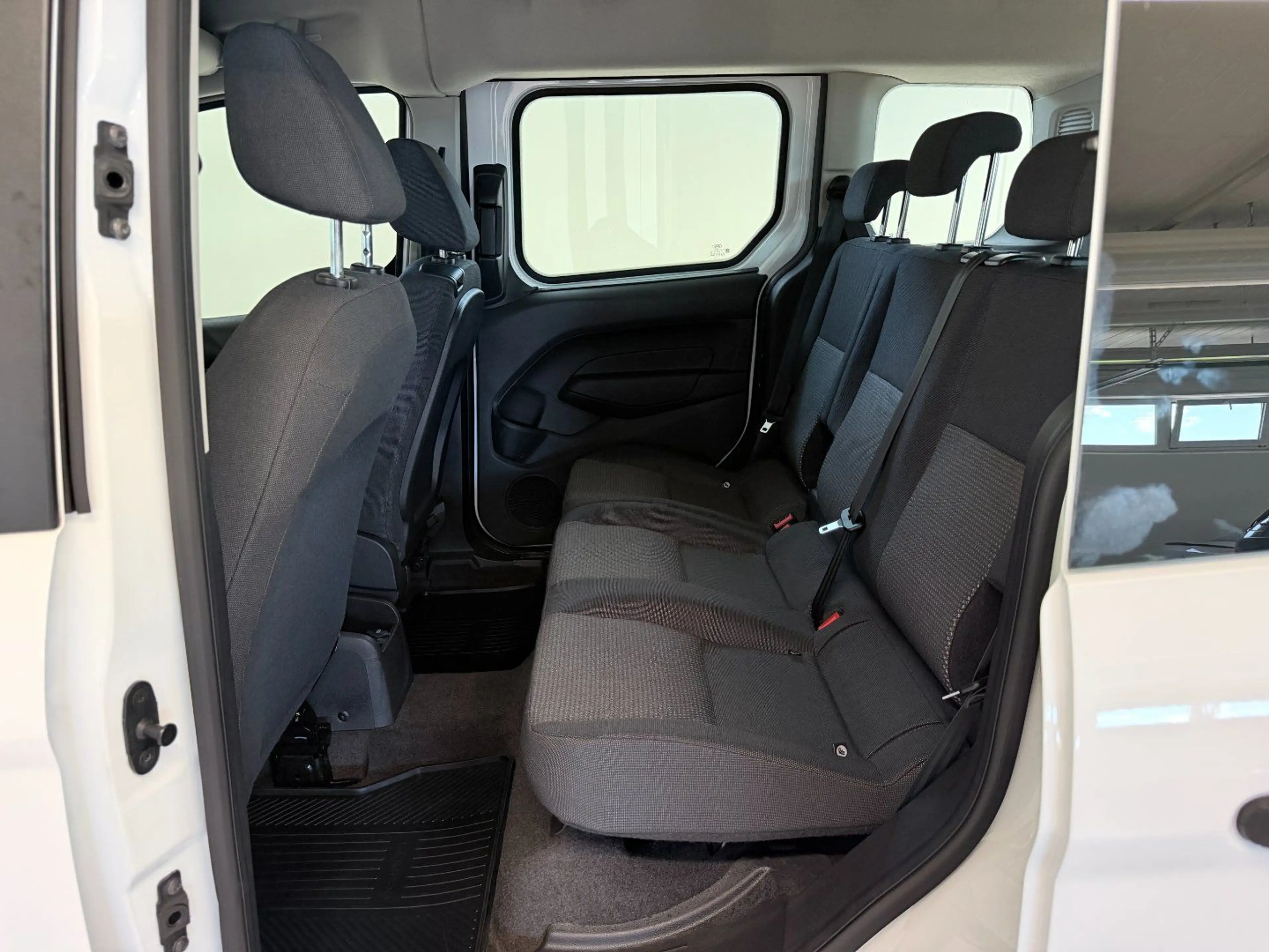 Ford Tourneo Connect 1.0 EcoBoost Ambiente Start/Stop — photo 12
