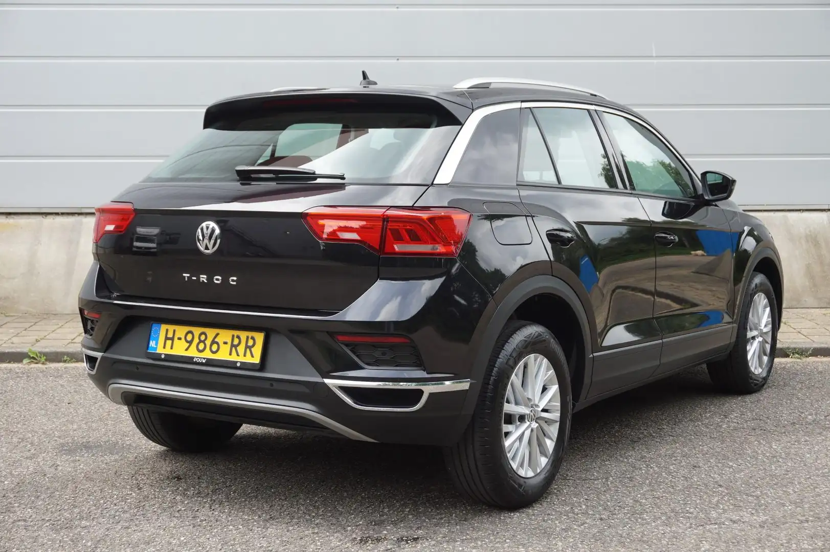 Volkswagen T-Roc 1.0 TSI 115pk Style | Navigatie | Adaptive Cruise Zwart - 2