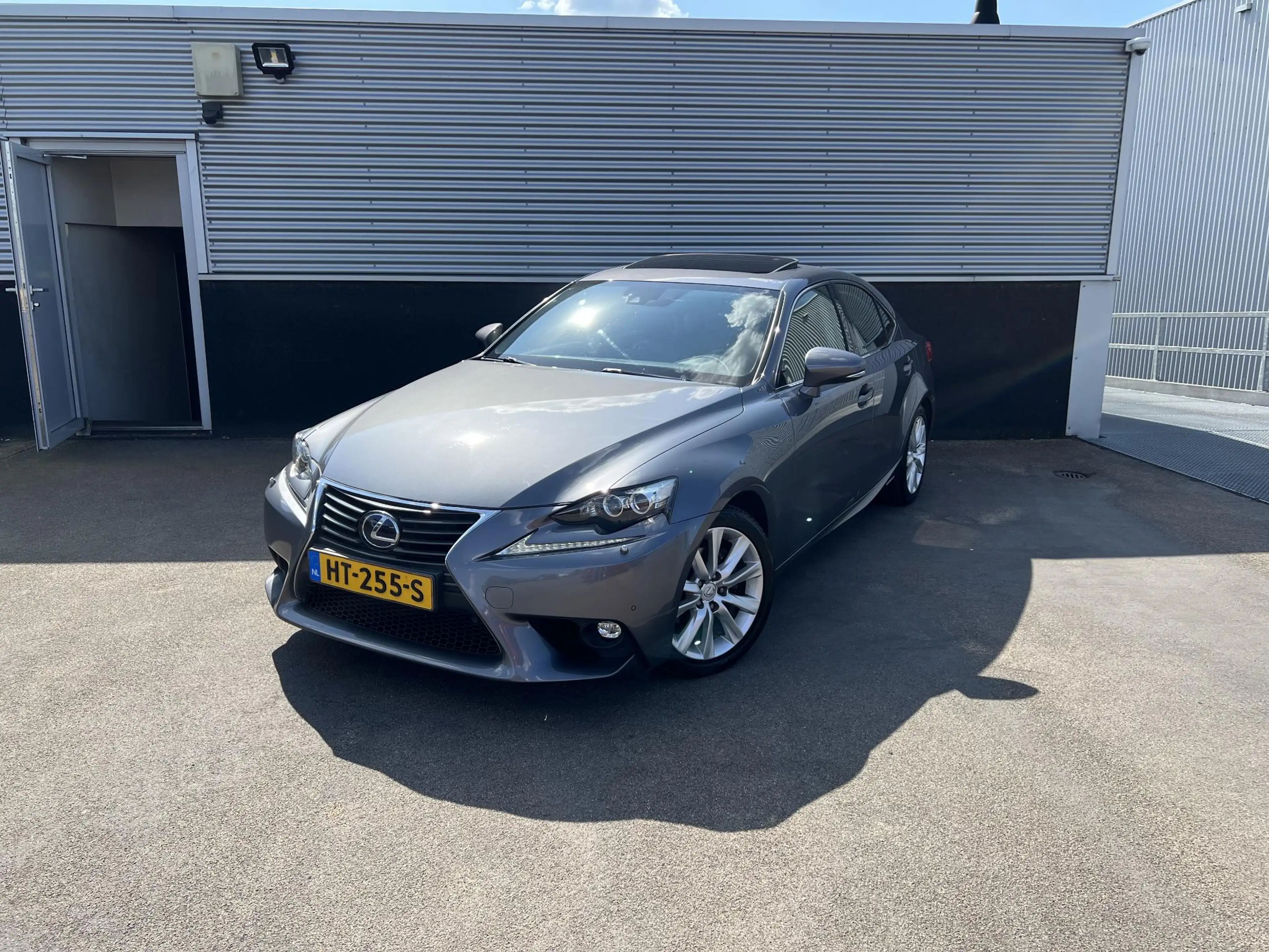 Lexus IS 300 300h Luxury Line schuifdak / leer / full options! — photo 2