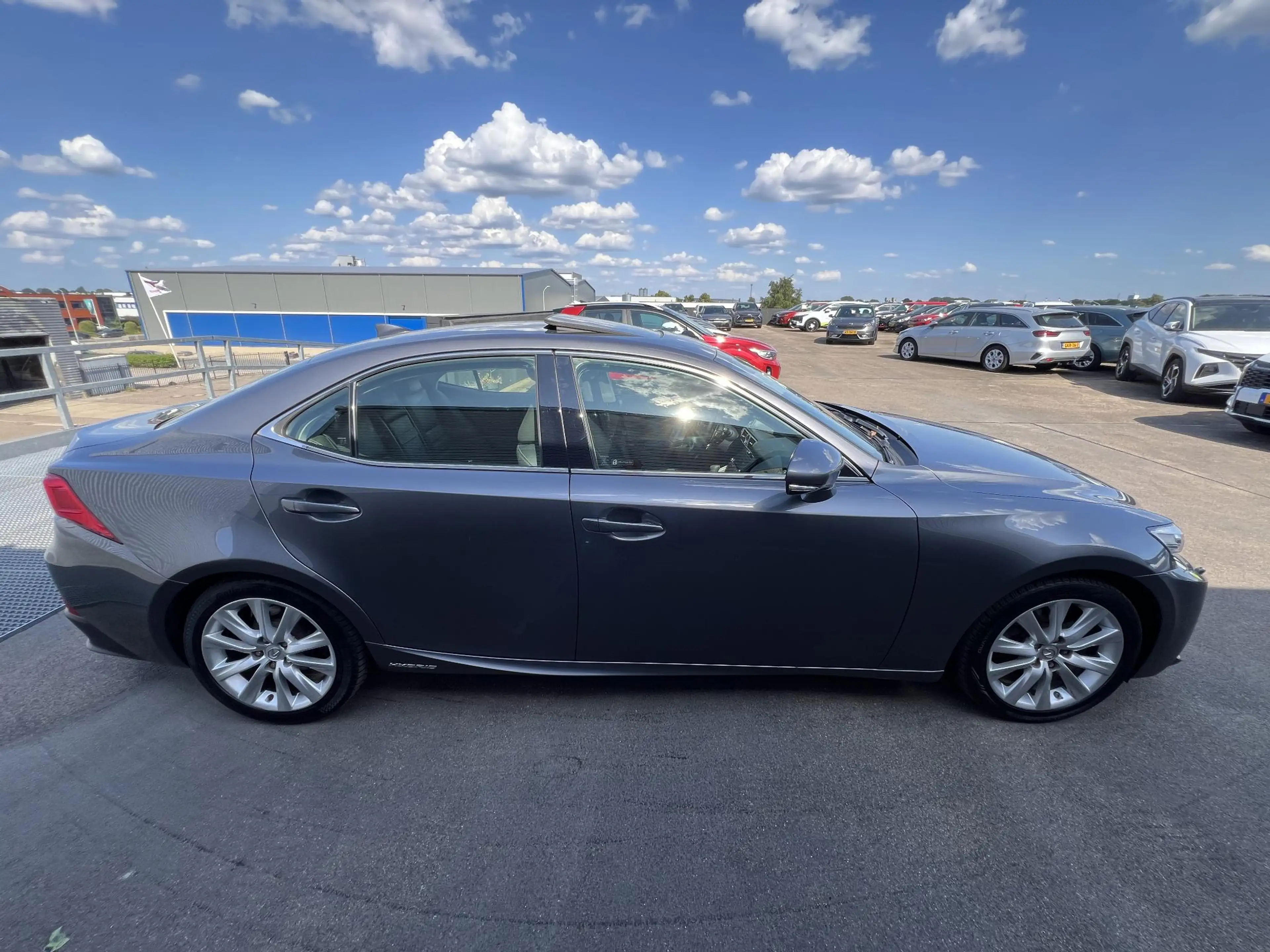 Lexus IS 300 300h Luxury Line schuifdak / leer / full options! — photo 10