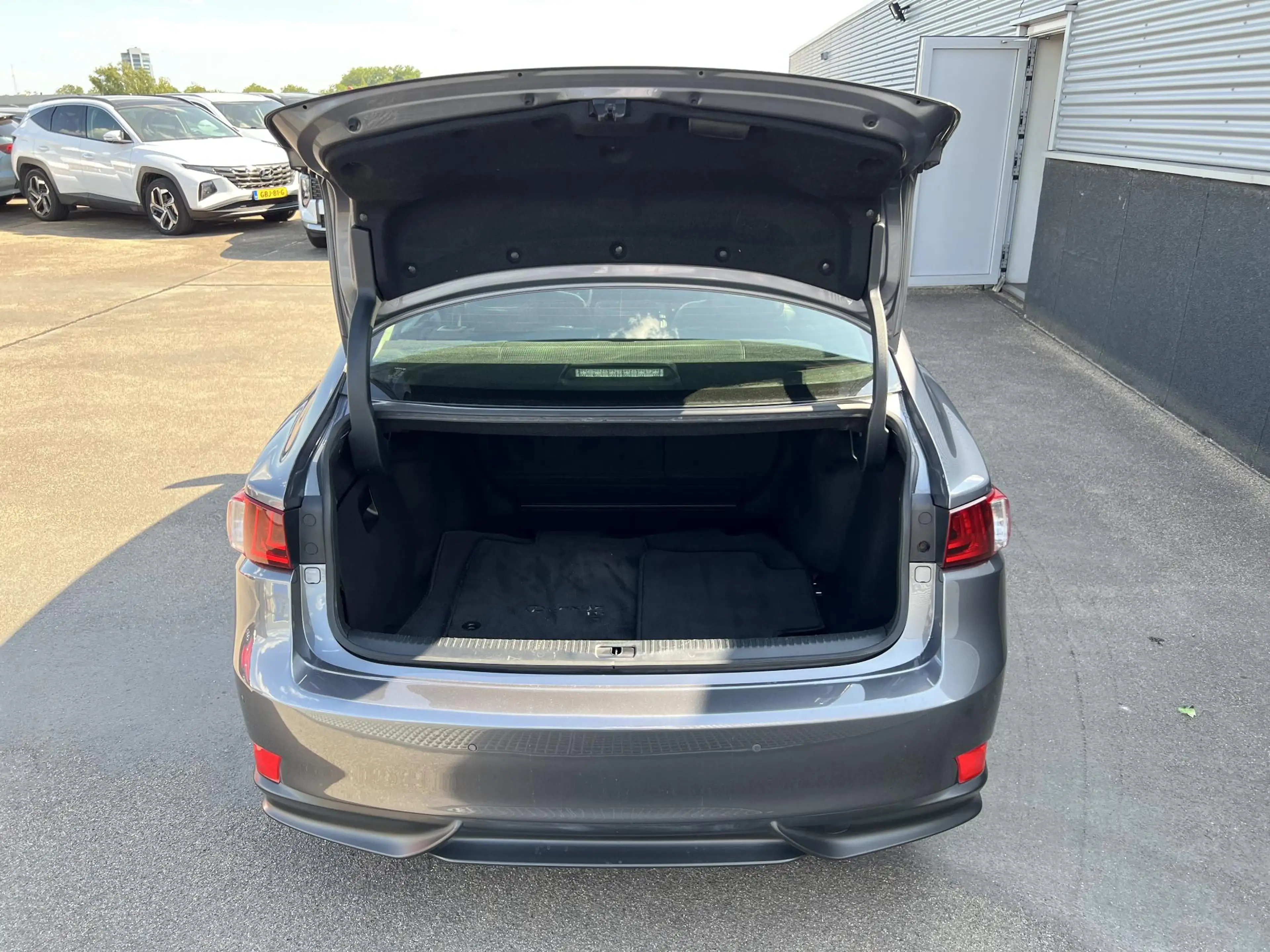 Lexus IS 300 300h Luxury Line schuifdak / leer / full options! — photo 14