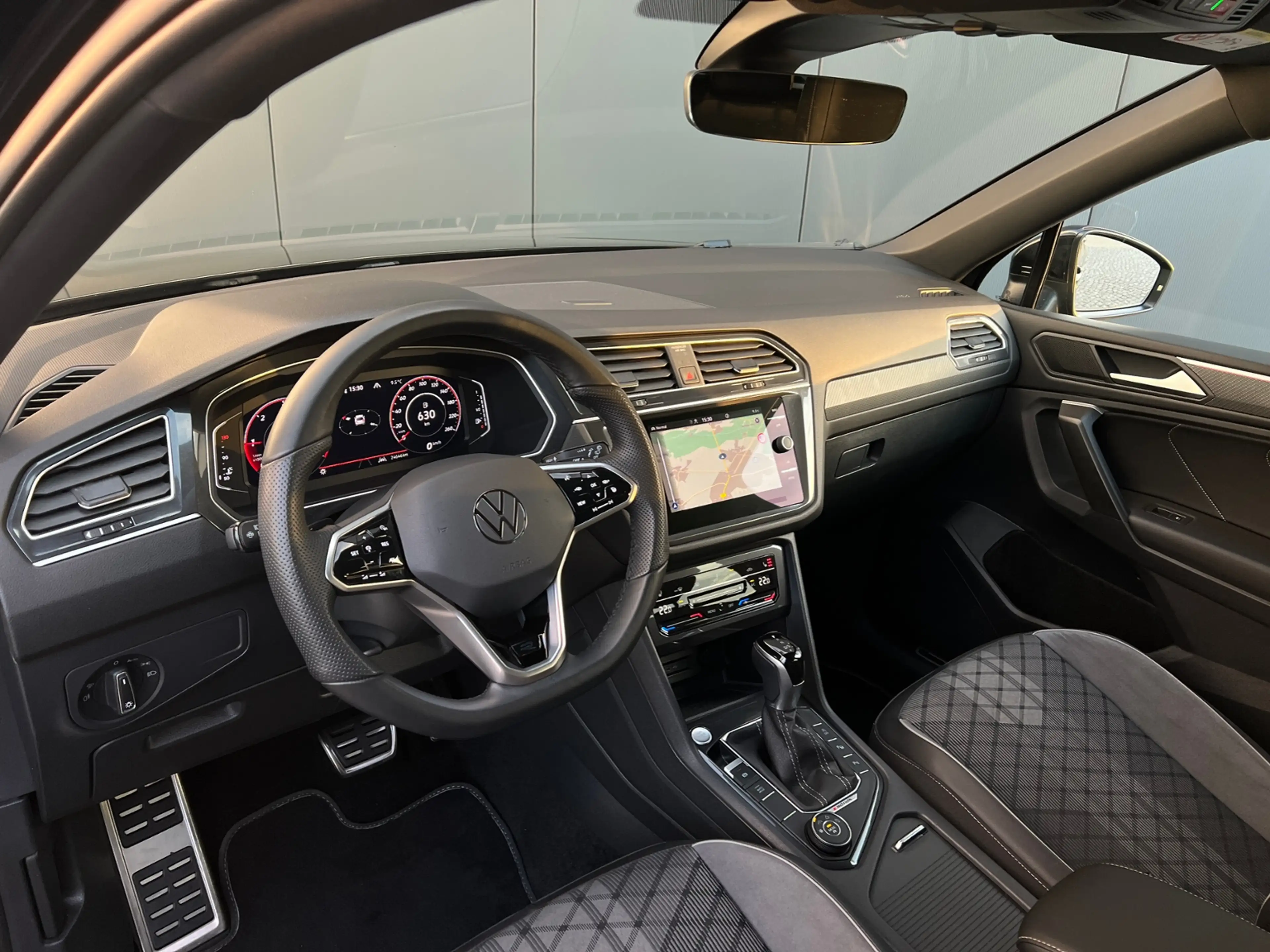 Volkswagen Tiguan Allspace R-Line 2.0 TDI DSG 4MOTION *AHK, IQ.Light, Black — photo 9