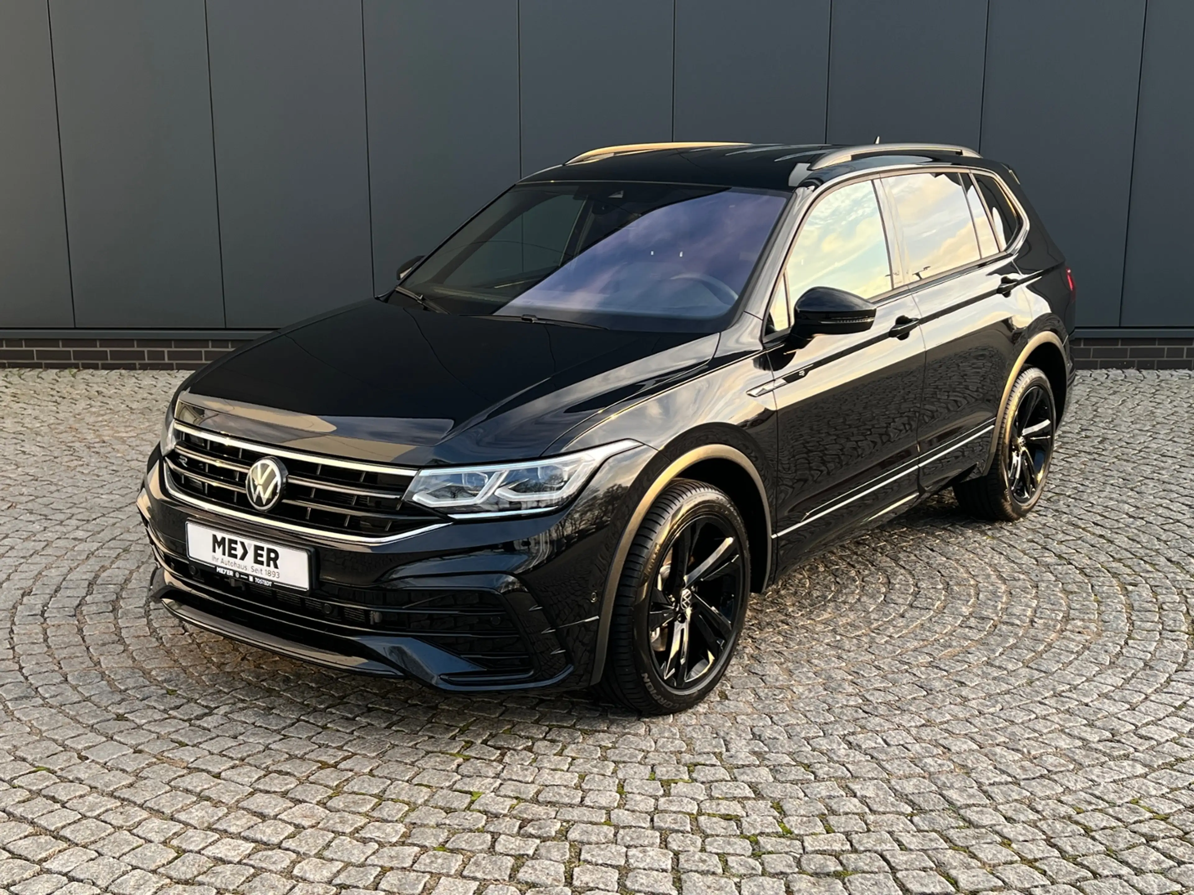 Volkswagen Tiguan Allspace R-Line 2.0 TDI DSG 4MOTION *AHK, IQ.Light, Black — photo 2