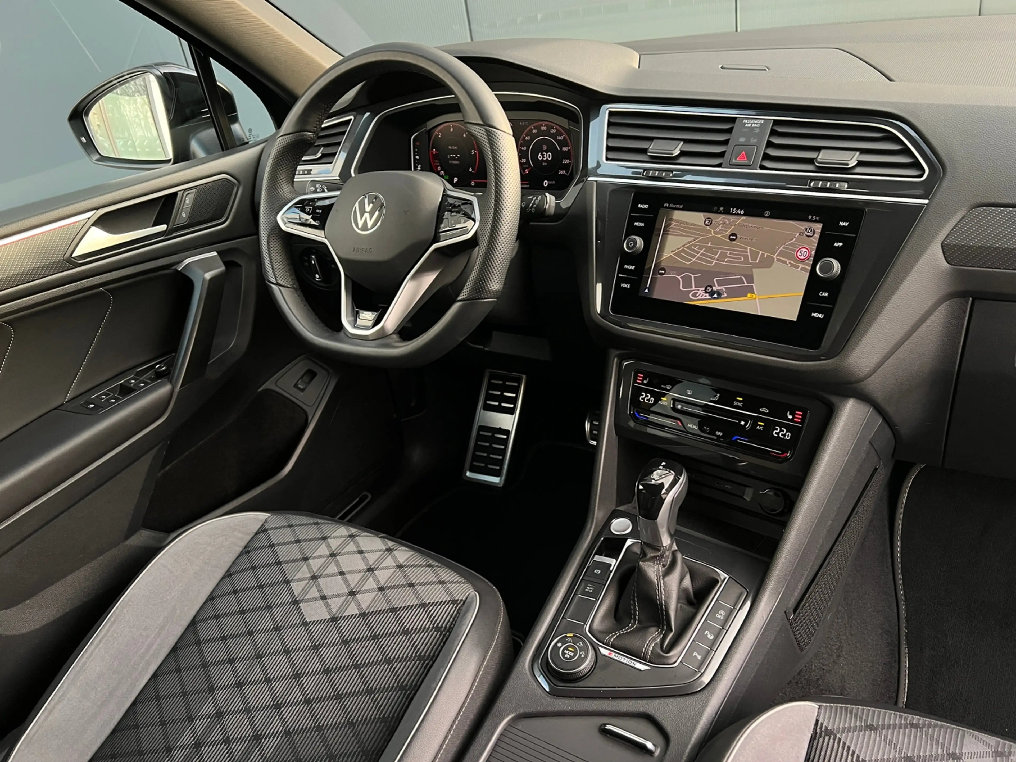 Volkswagen Tiguan Allspace R-Line 2.0 TDI DSG 4MOTION *AHK, IQ.Light, Black — photo 12