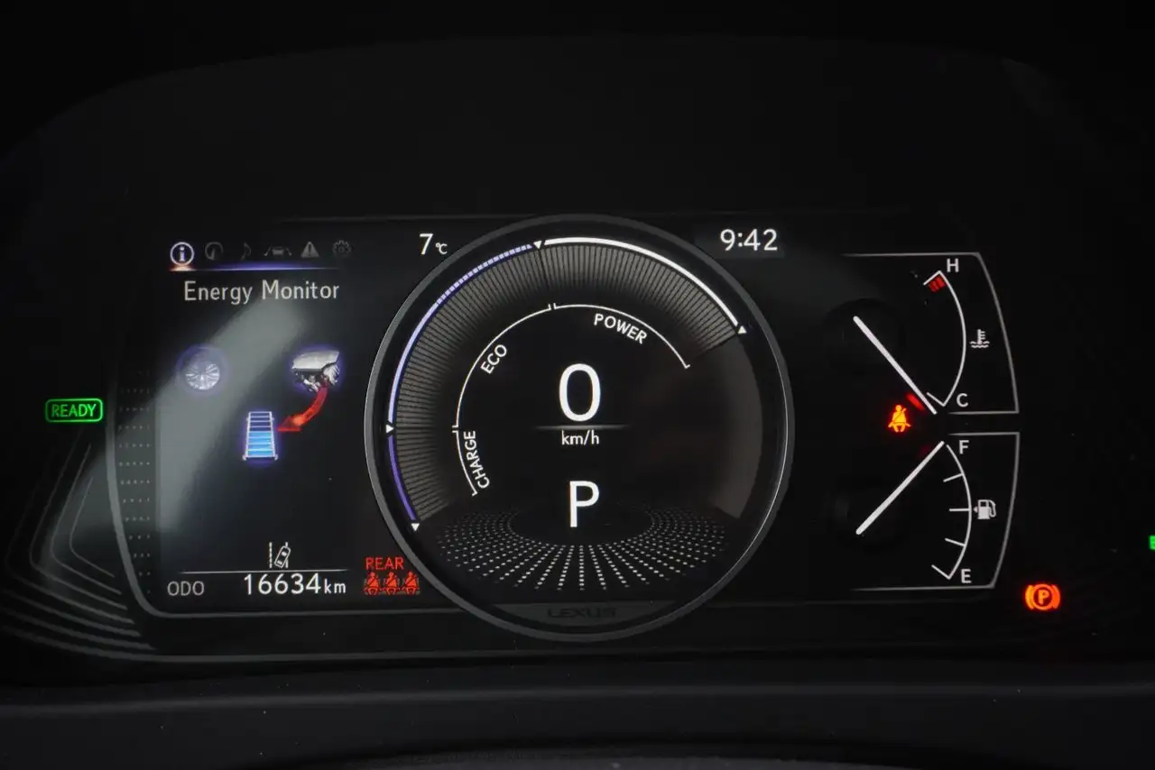 Lexus UX photo Lexus UX