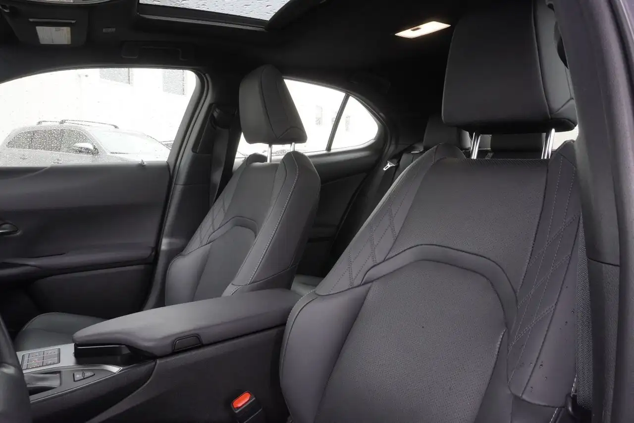 Lexus UX photo Lexus UX