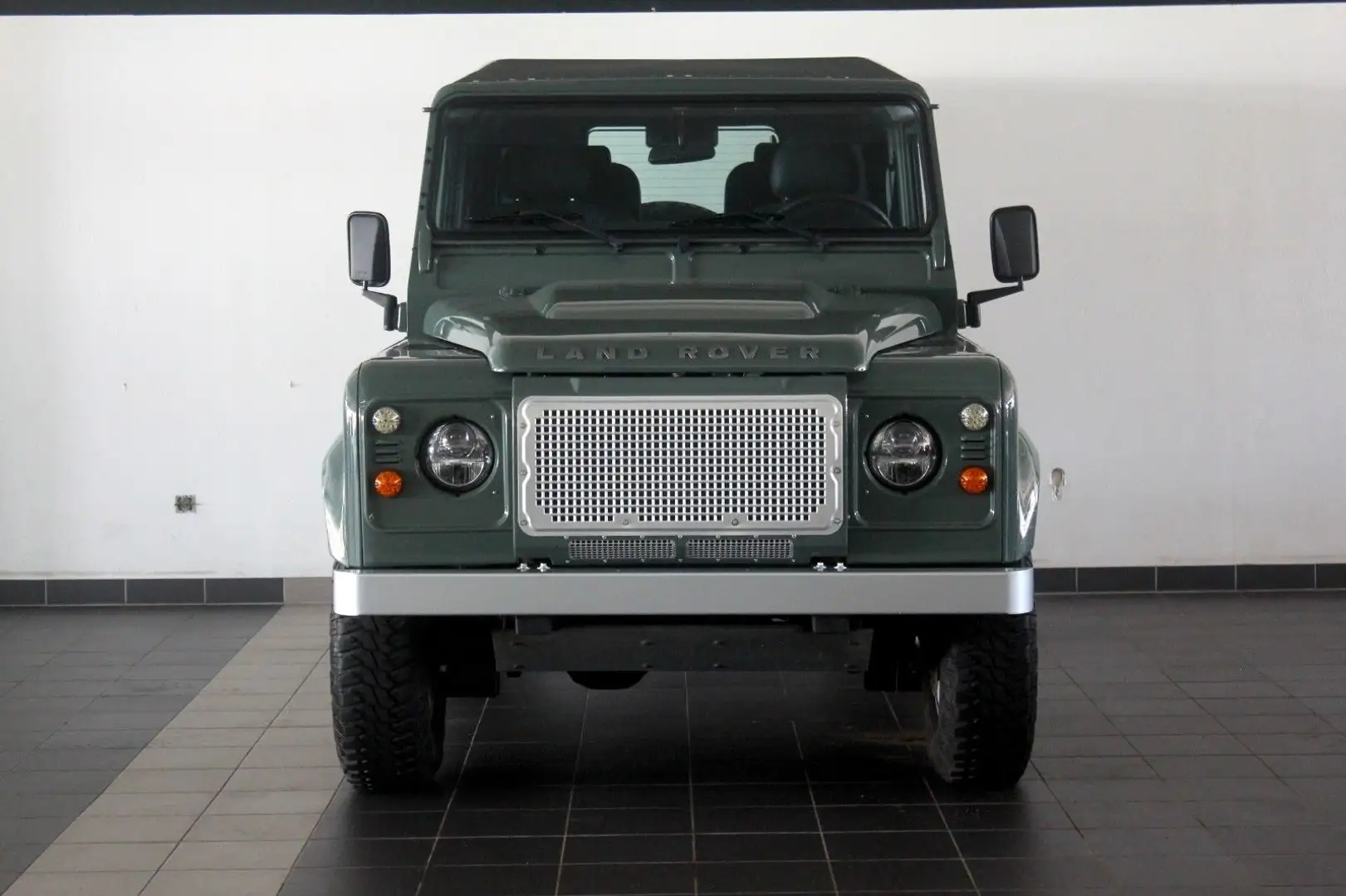 Land Rover Defender 90 Td4, SE, Heritage Style, Top, LED Grün - 2