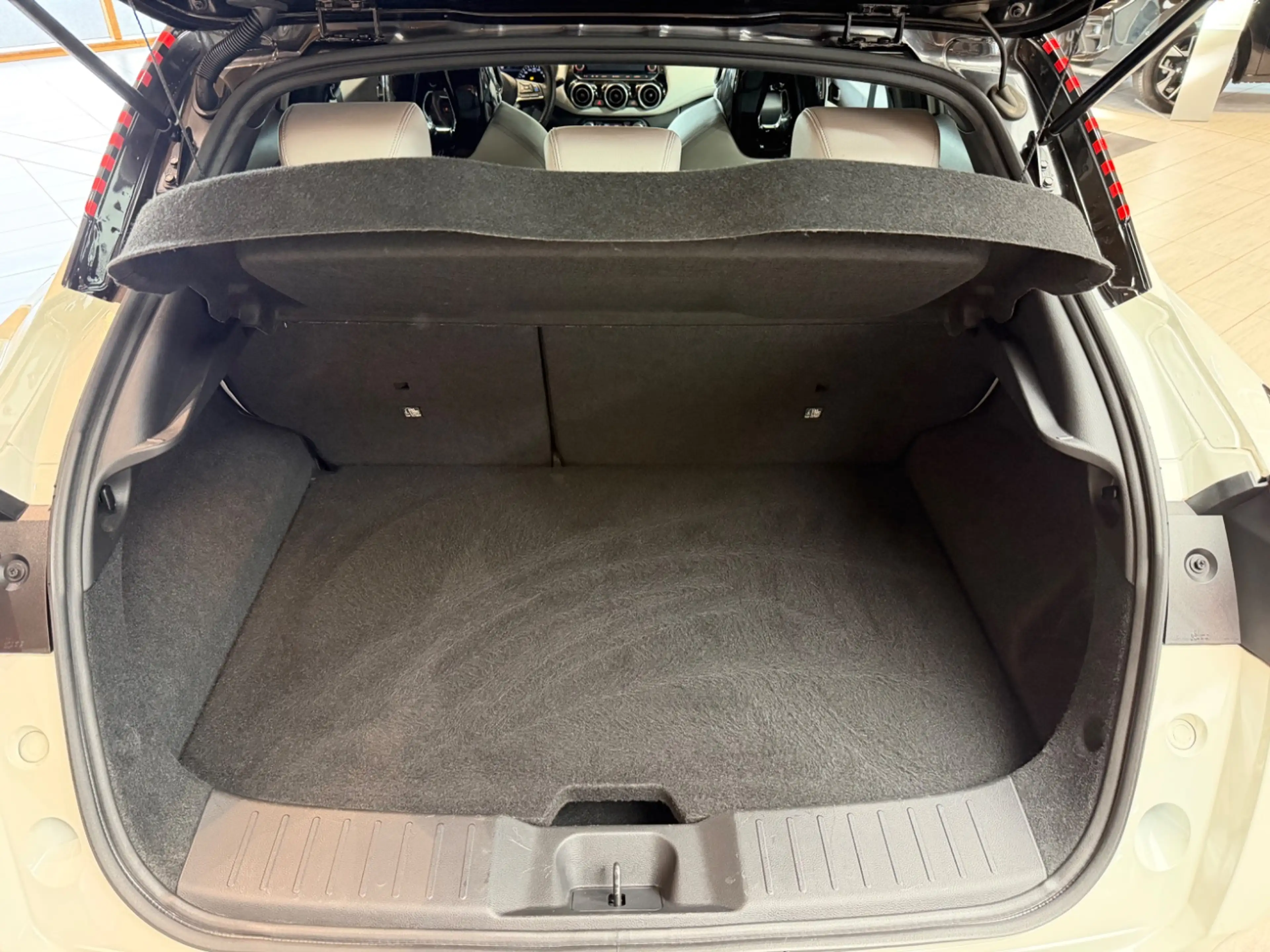 Nissan Juke 1.6 N-Design Alcantara+LED+SHZ+Winterp.+LM — photo 10