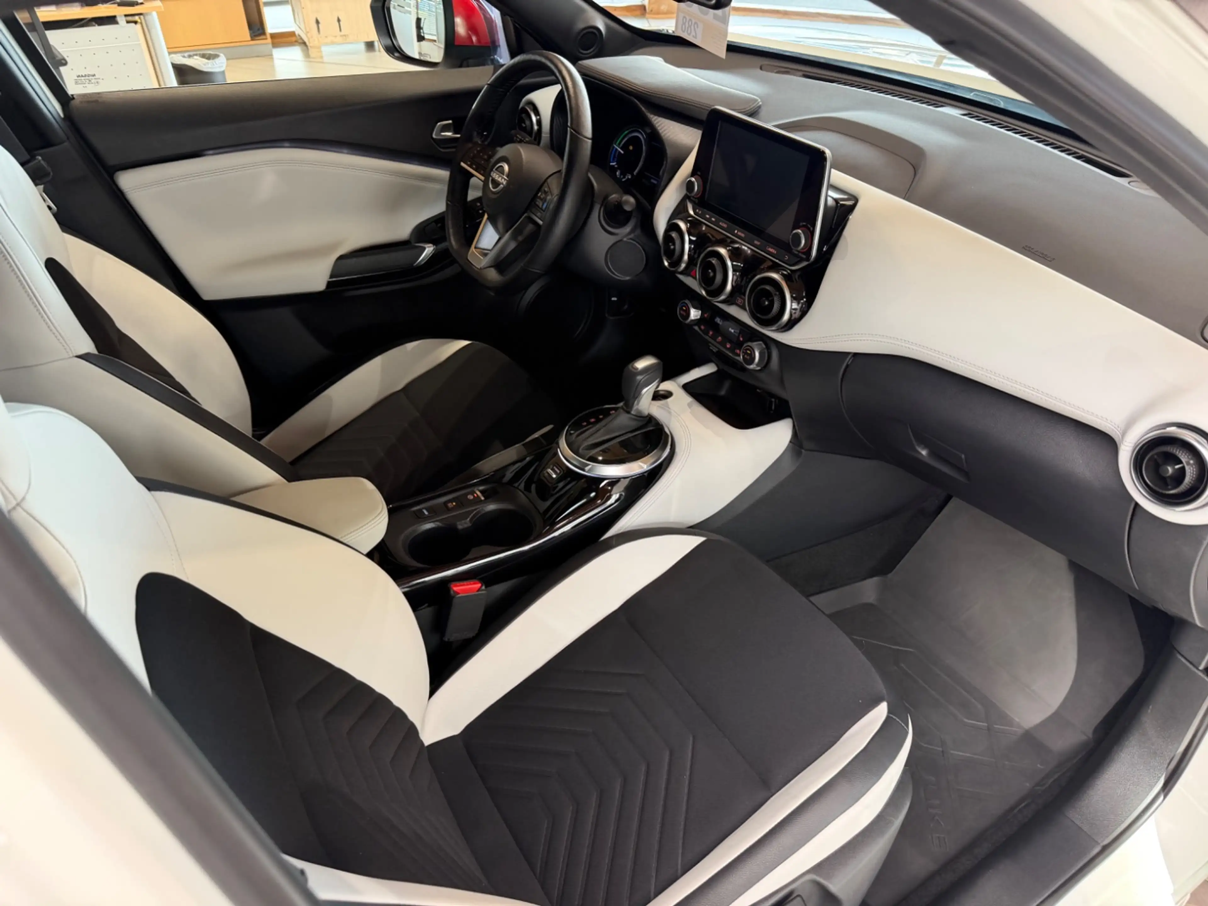 Nissan Juke 1.6 N-Design Alcantara+LED+SHZ+Winterp.+LM — photo 14