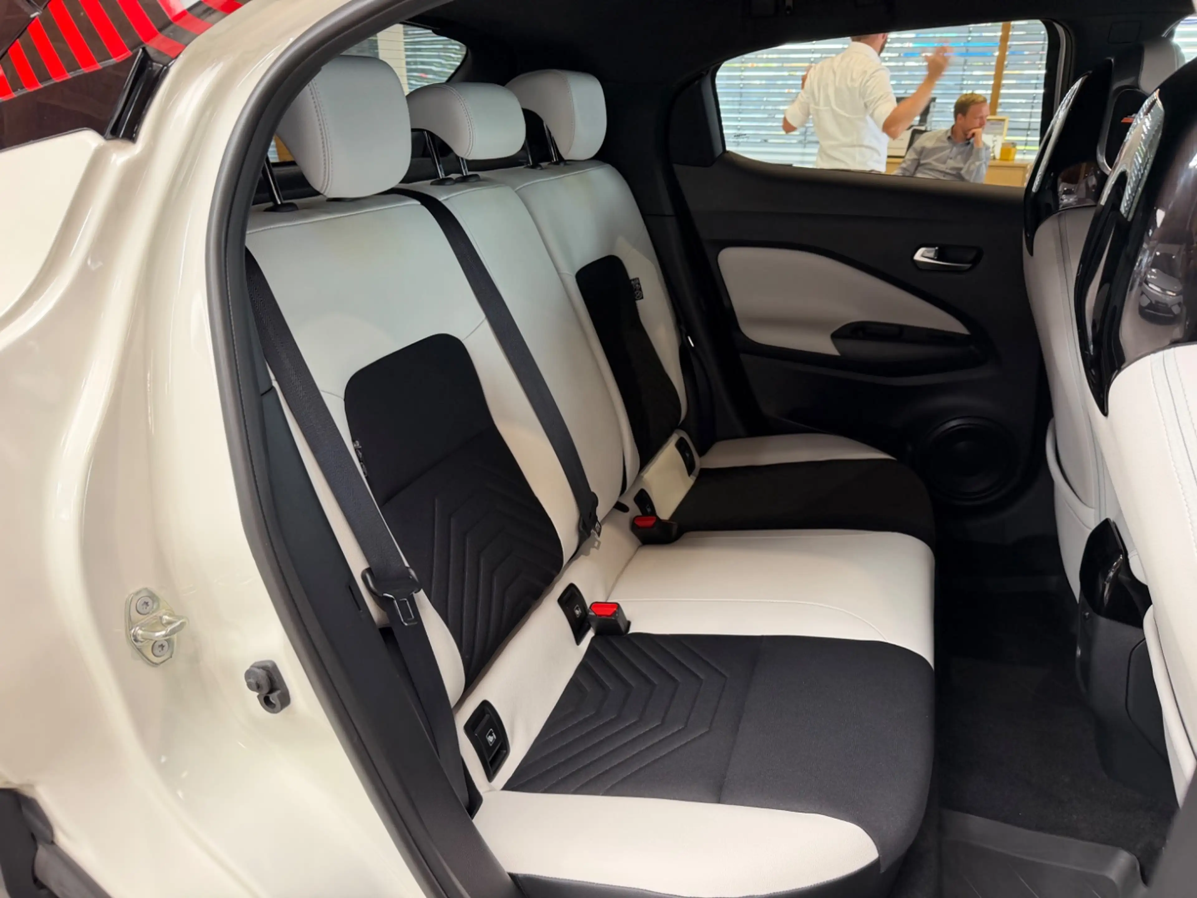 Nissan Juke 1.6 N-Design Alcantara+LED+SHZ+Winterp.+LM — photo 17