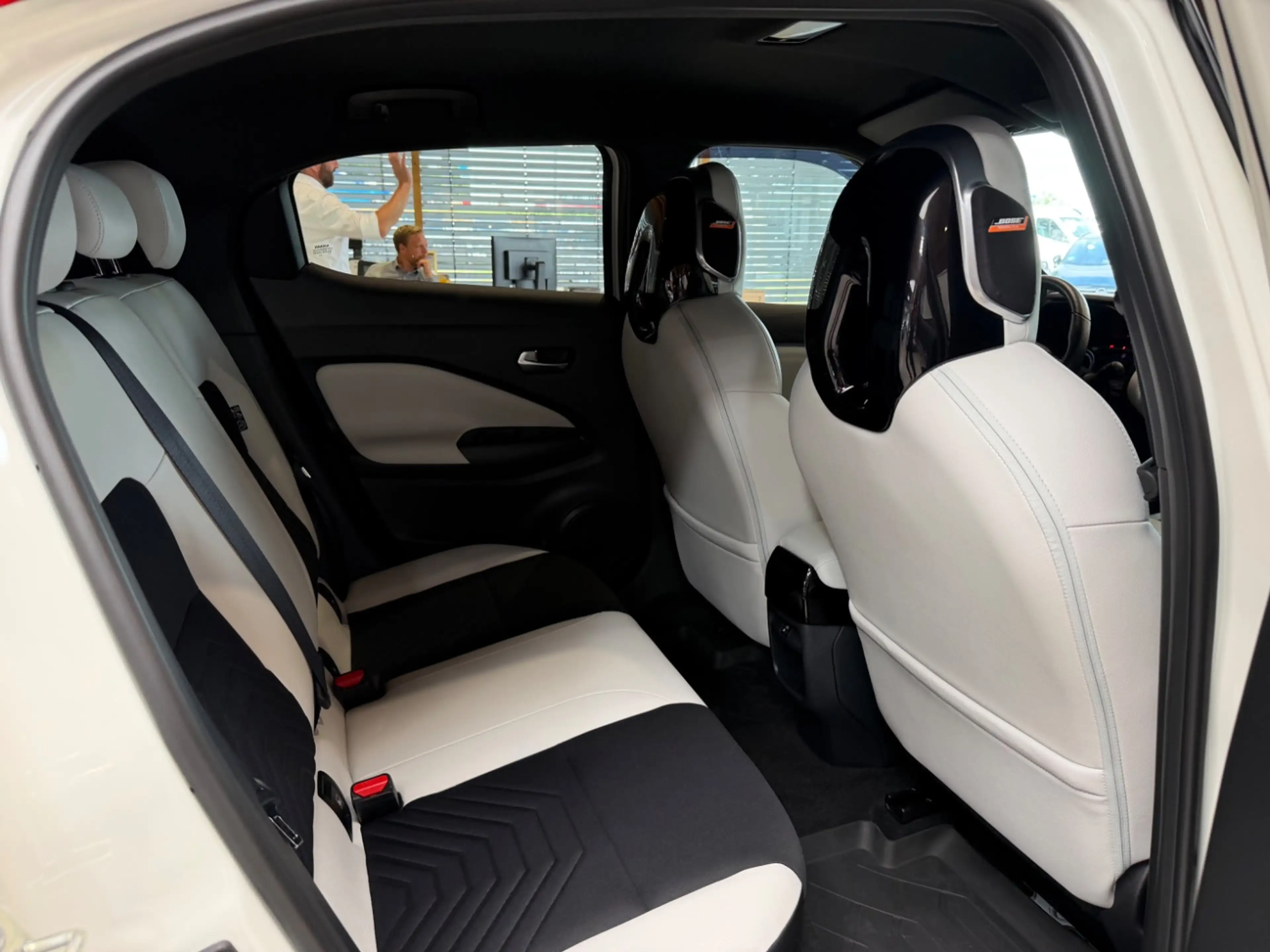 Nissan Juke 1.6 N-Design Alcantara+LED+SHZ+Winterp.+LM — photo 16
