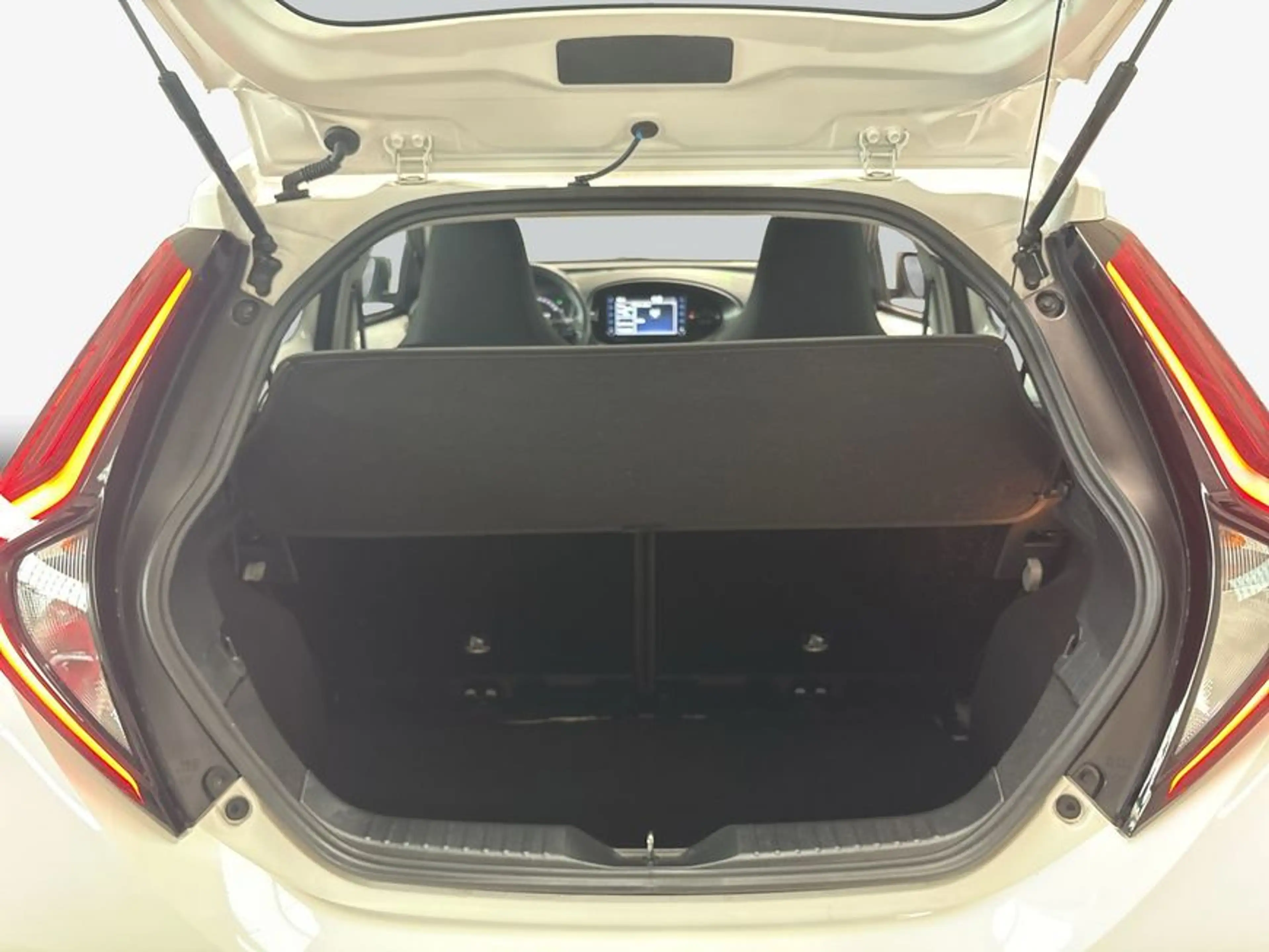 Toyota Aygo X X Play — photo 8