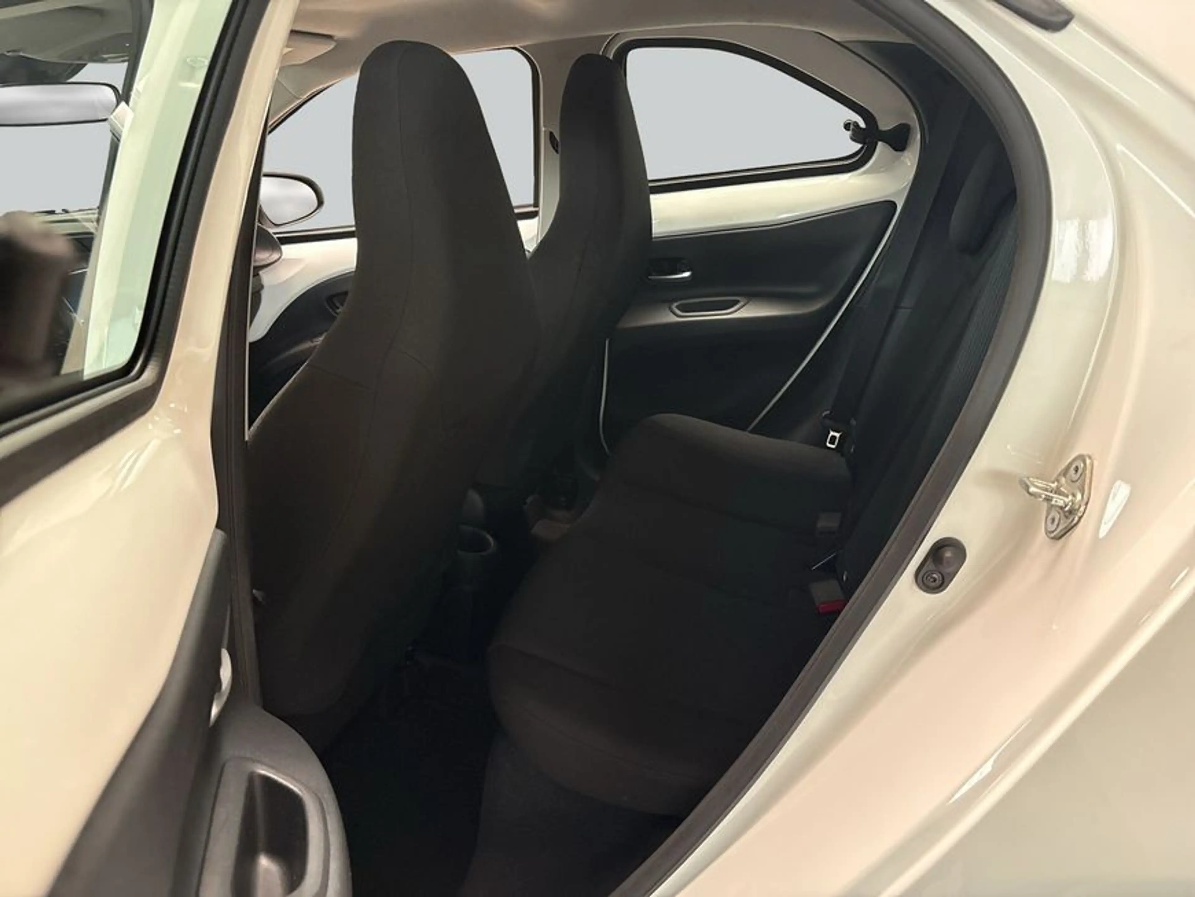 Toyota Aygo X X Play — photo 11