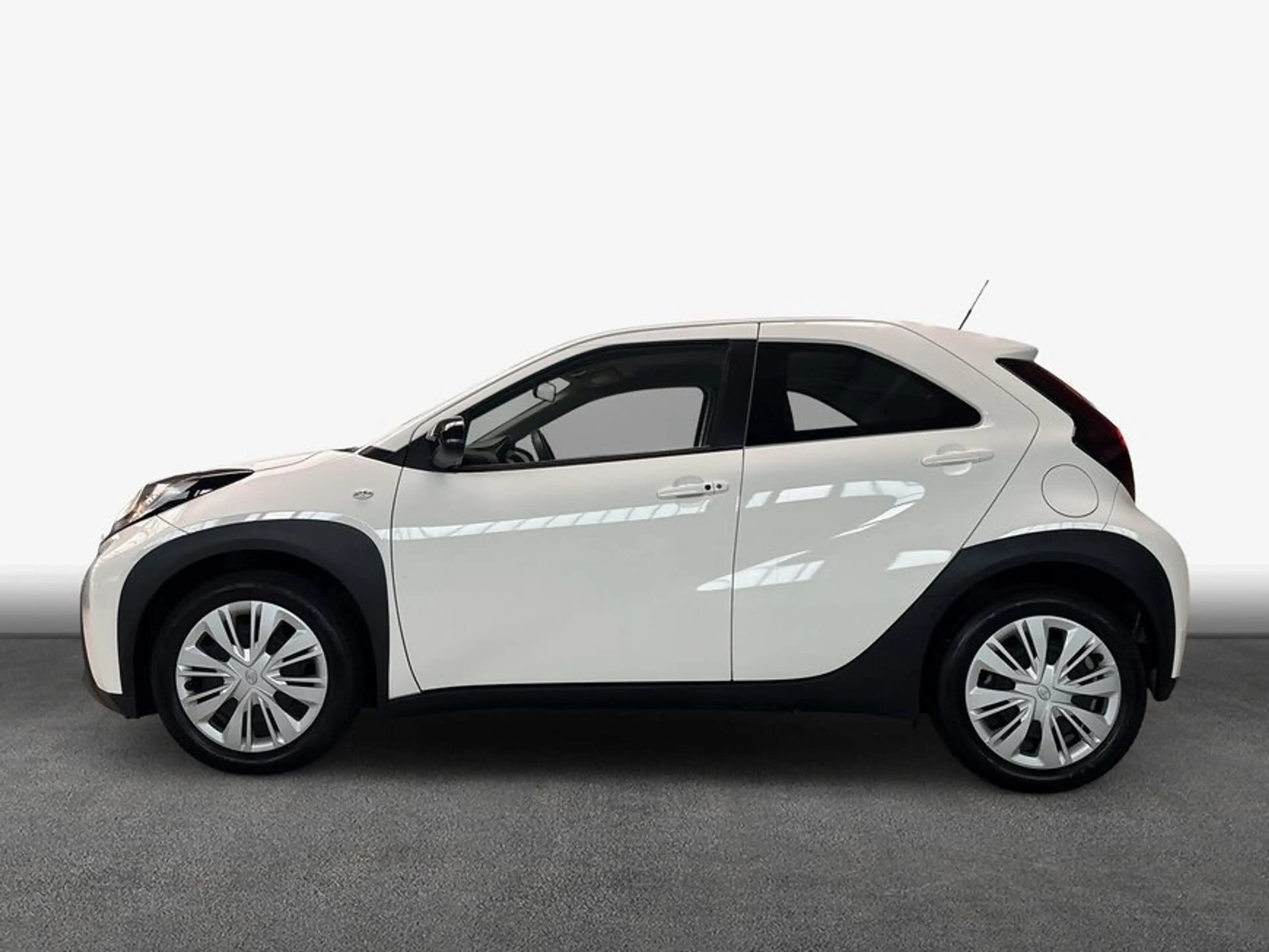 Toyota Aygo X X Play — photo 4
