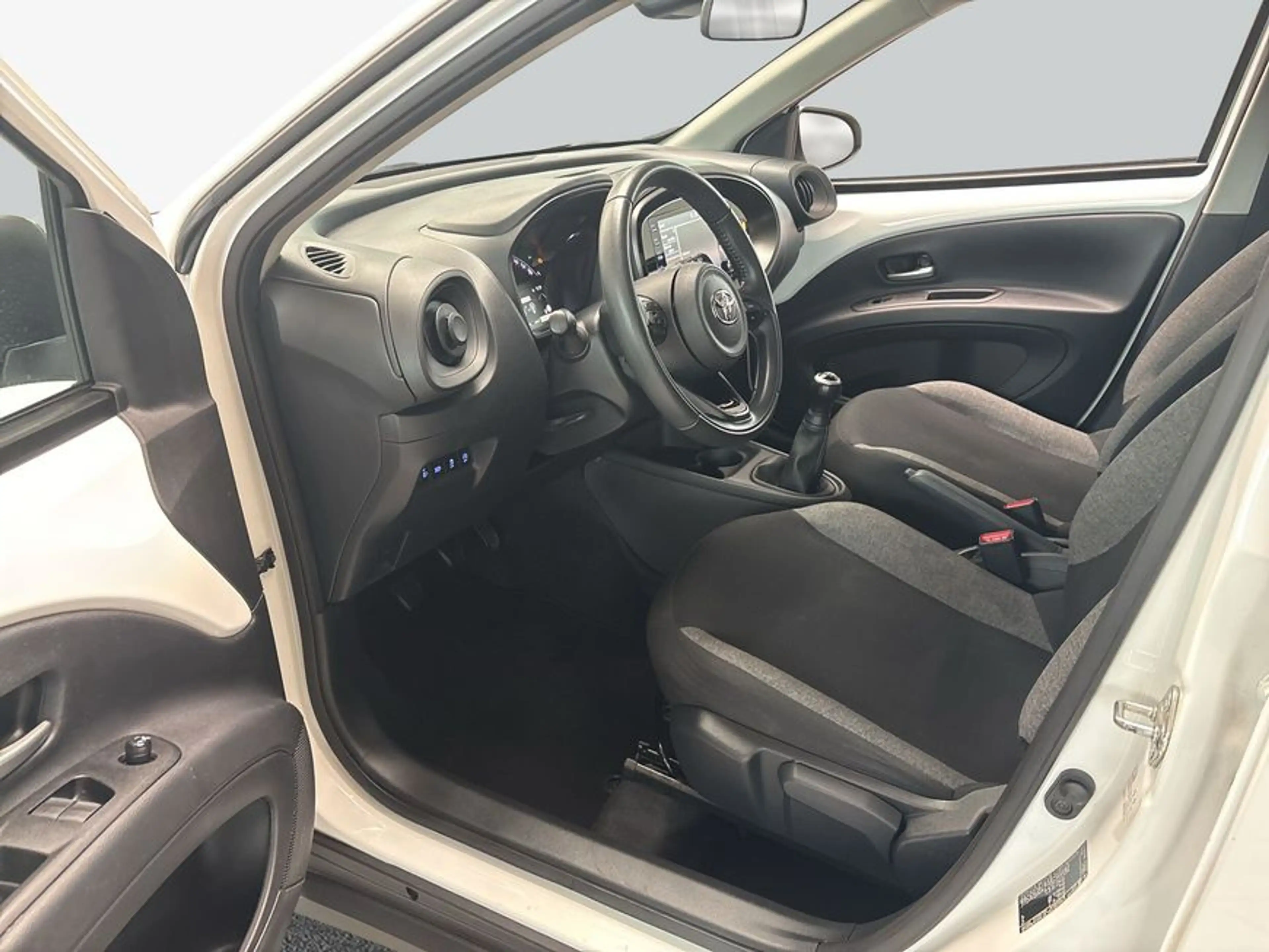 Toyota Aygo X X Play — photo 9