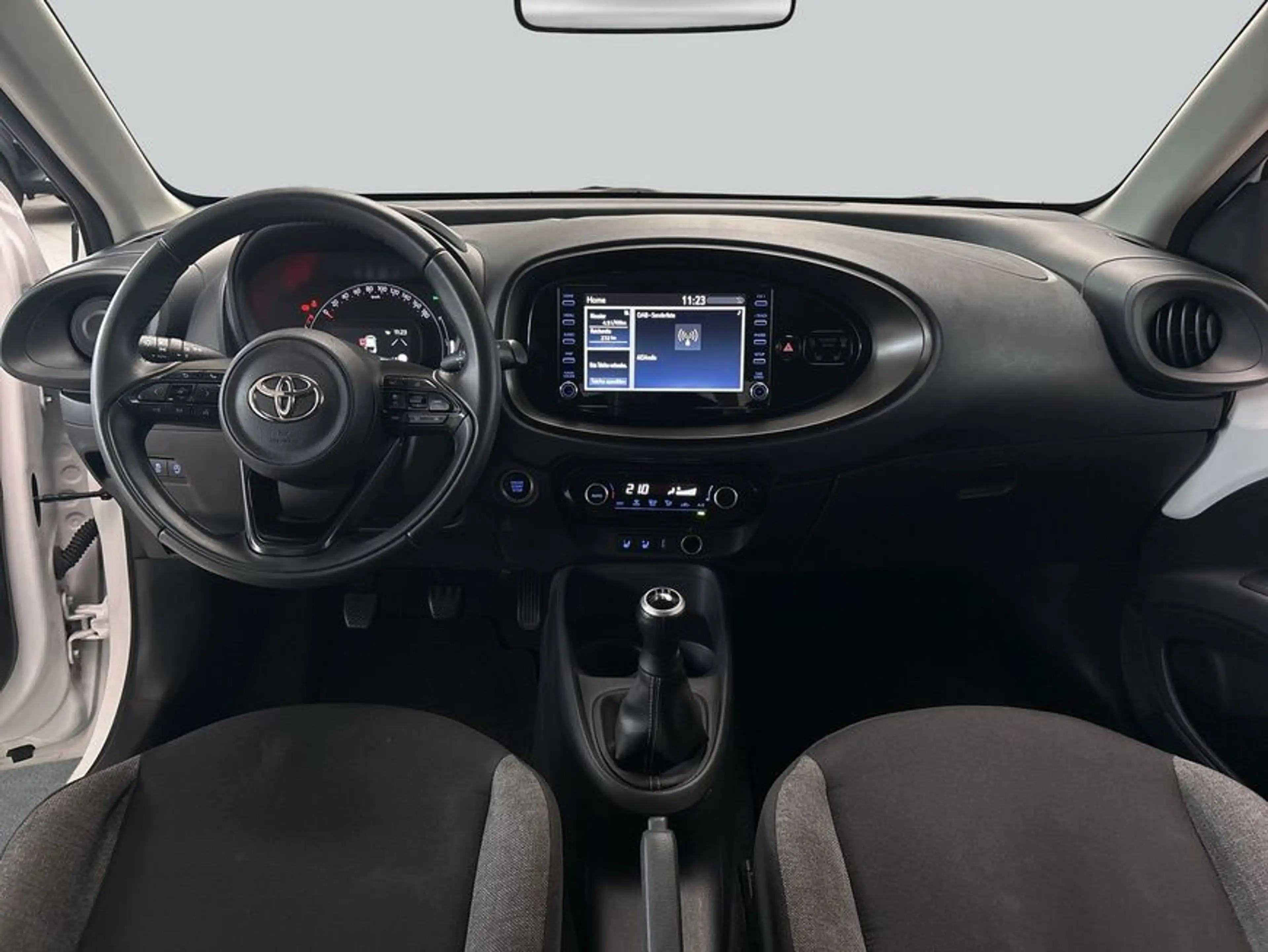 Toyota Aygo X X Play — photo 13