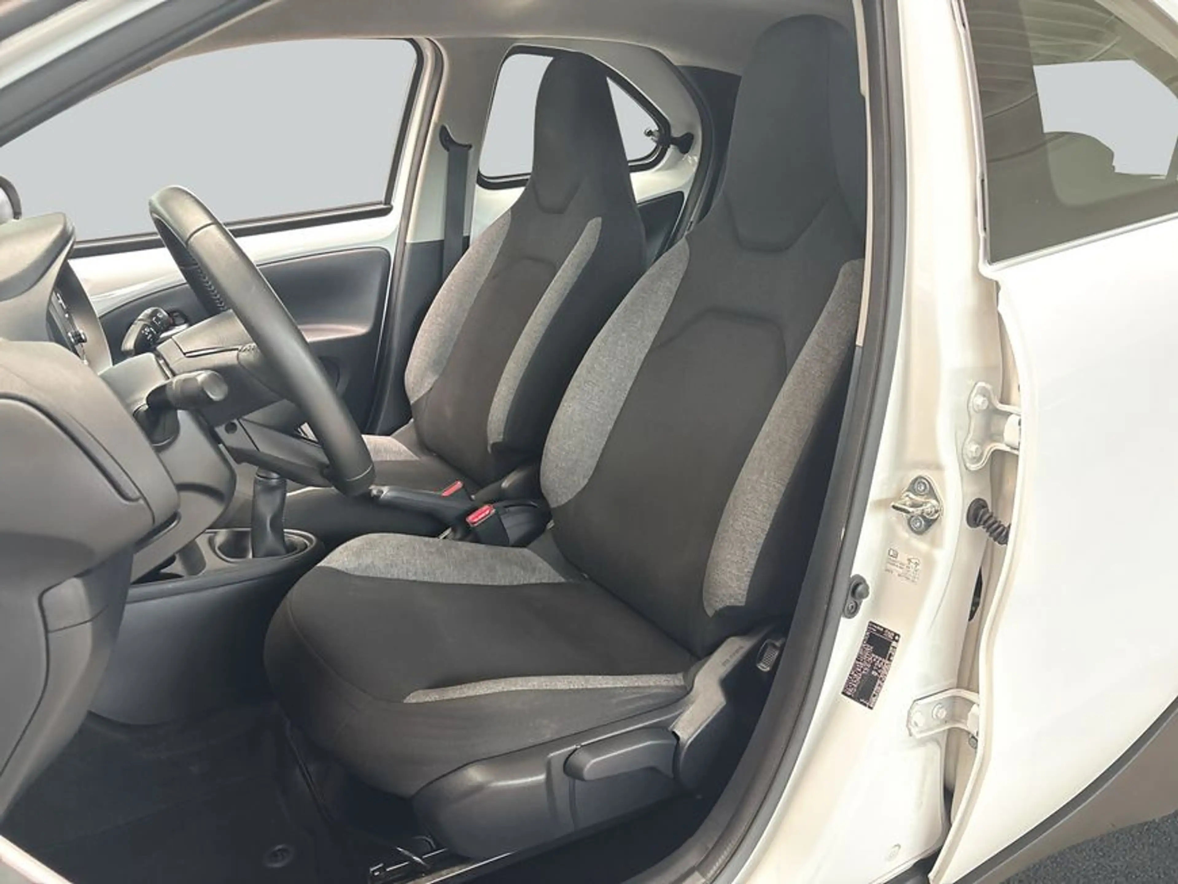 Toyota Aygo X X Play — photo 10
