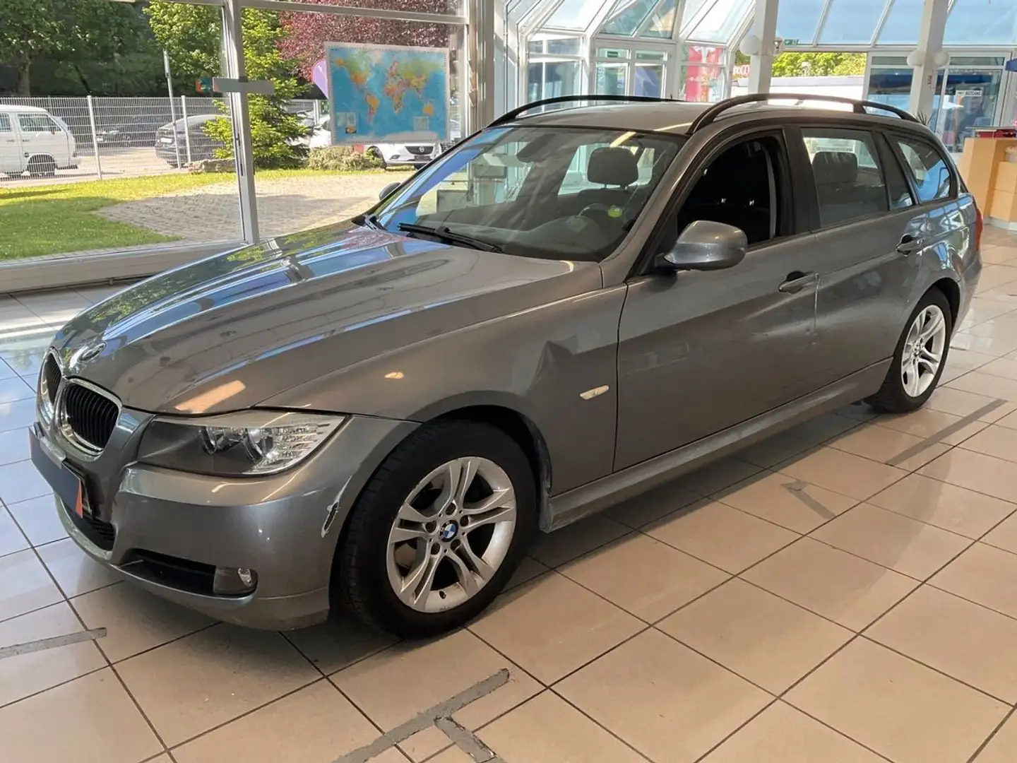 BMW 318 i e91*Facelift*2.Hand*SHZ*PDC*Tempomat*HU2027 Gris - 2