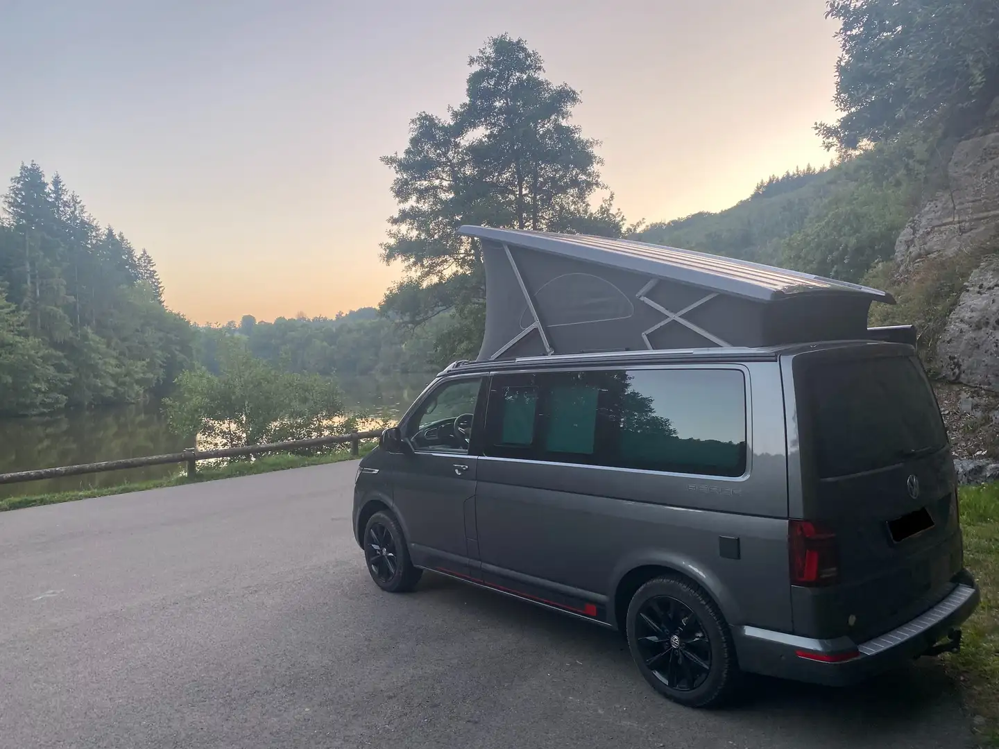 Volkswagen T6 California Beach, serie Edition Grijs - 1
