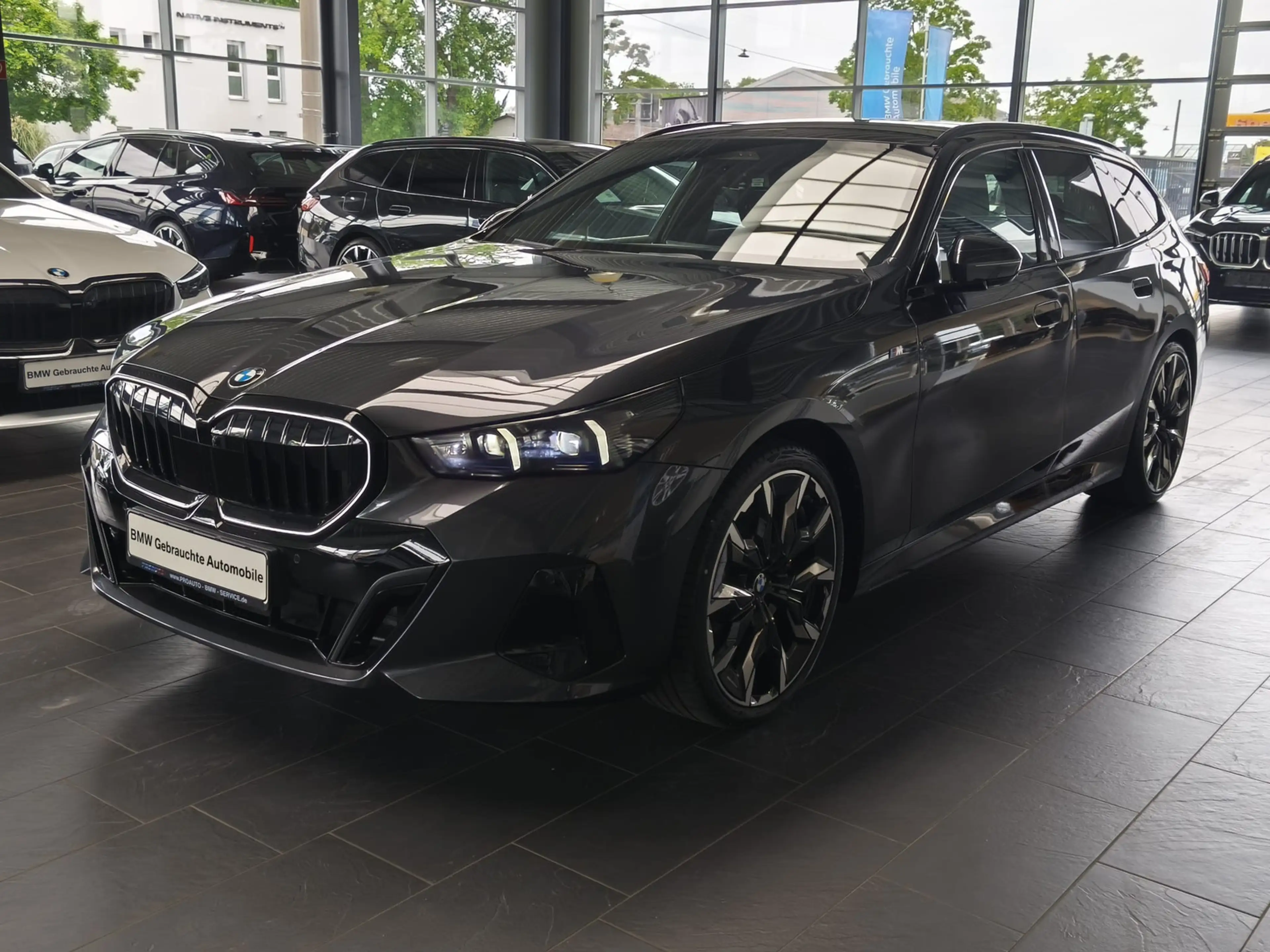 BMW 520 i Tour.M Sport Pro AHK/HUD/Pano/360°/B&W/21" — photo 3