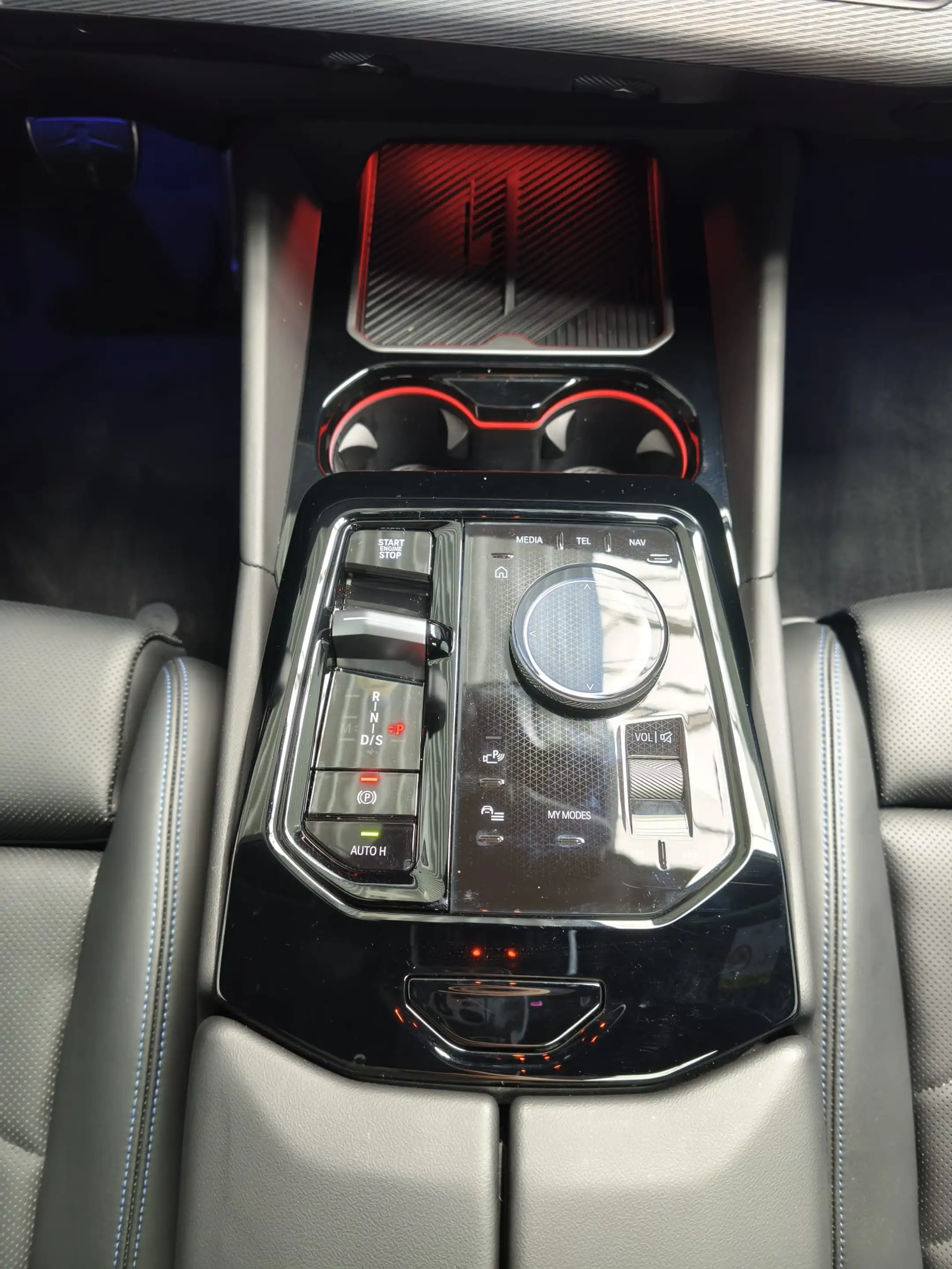 BMW 520 i Tour.M Sport Pro AHK/HUD/Pano/360°/B&W/21" — photo 14