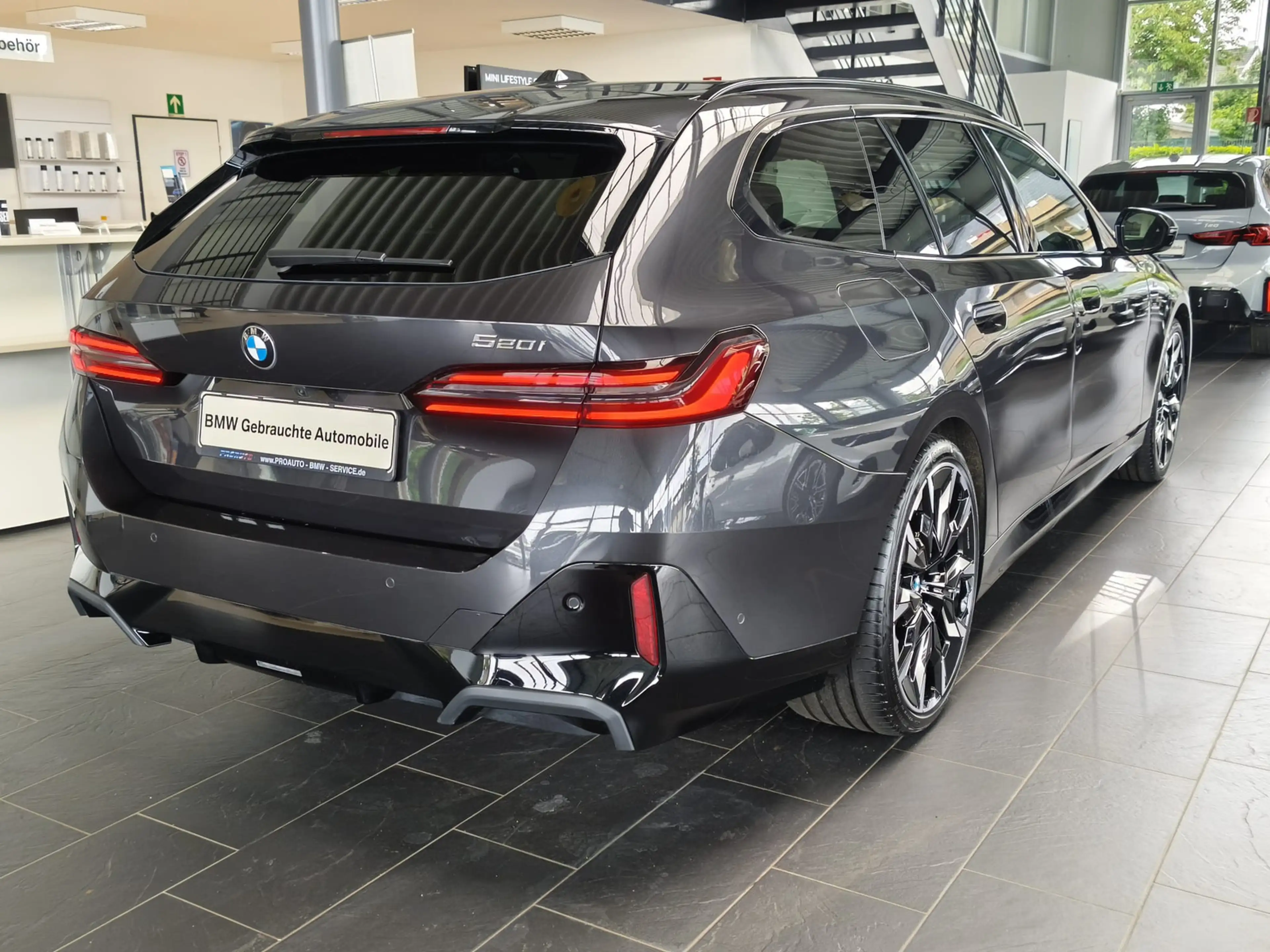 BMW 520 i Tour.M Sport Pro AHK/HUD/Pano/360°/B&W/21" — photo 7