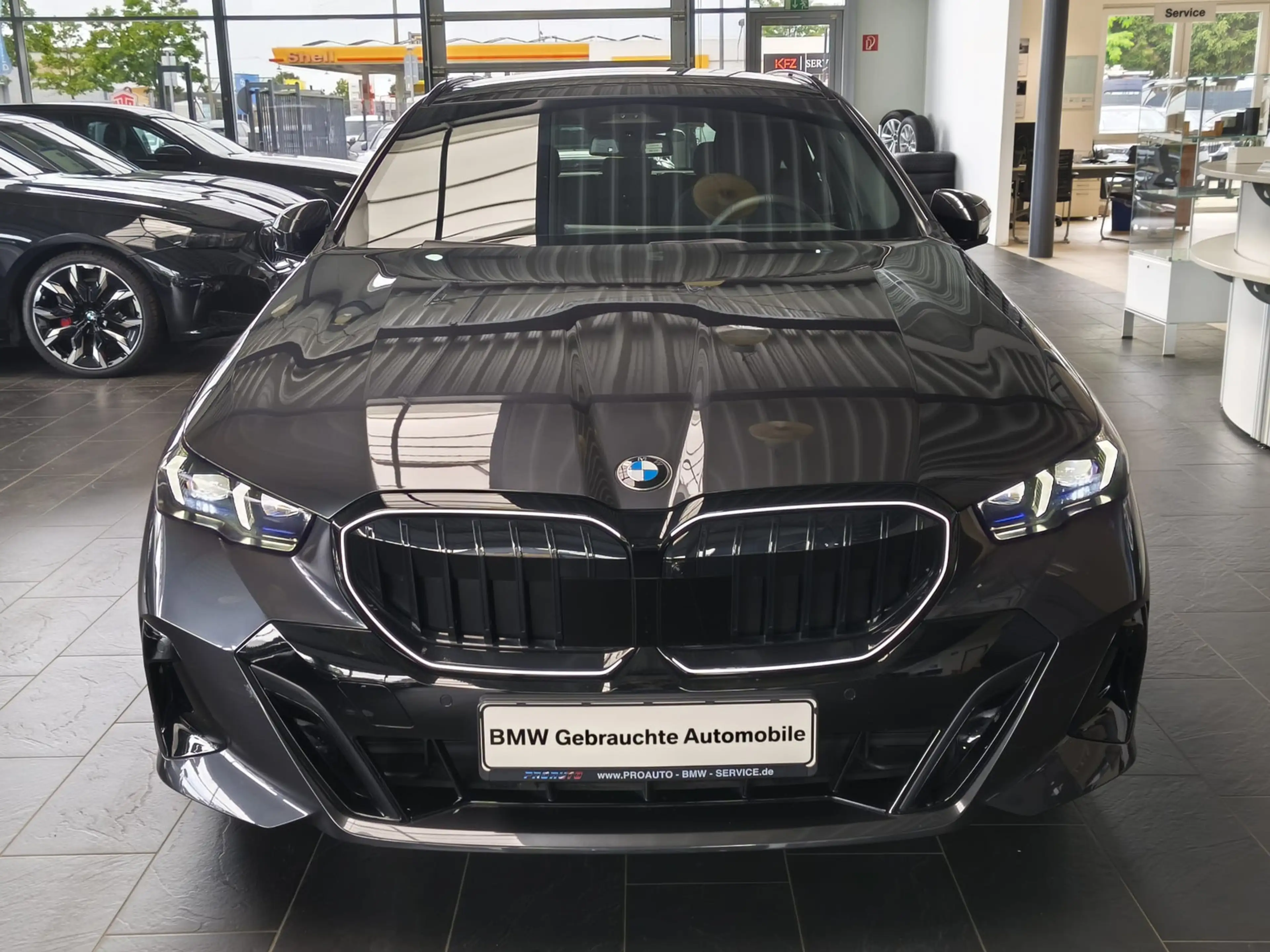BMW 520 i Tour.M Sport Pro AHK/HUD/Pano/360°/B&W/21" — photo 2