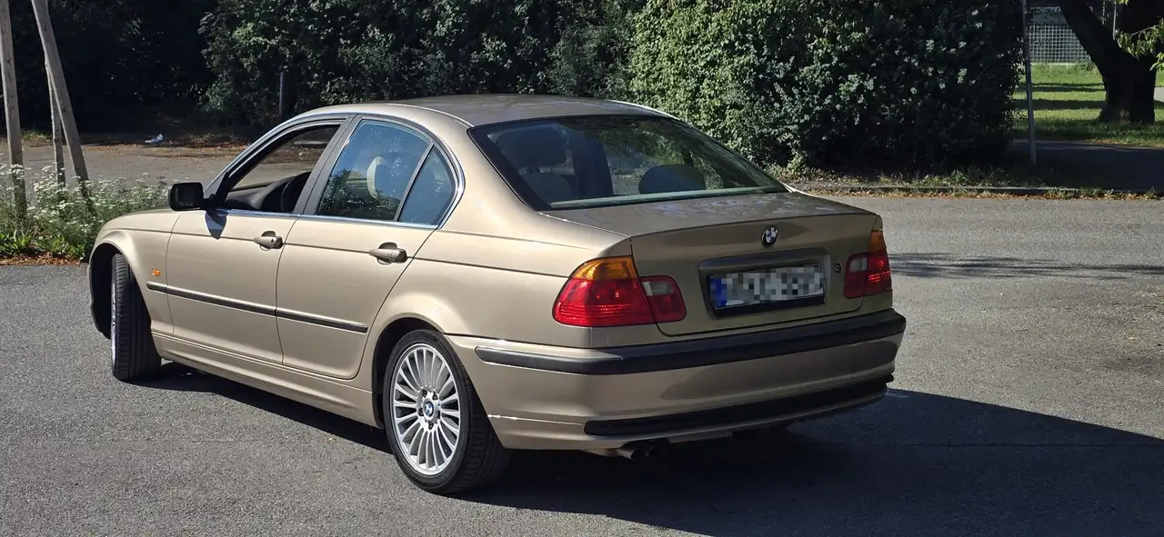 BMW 325i, foto 2