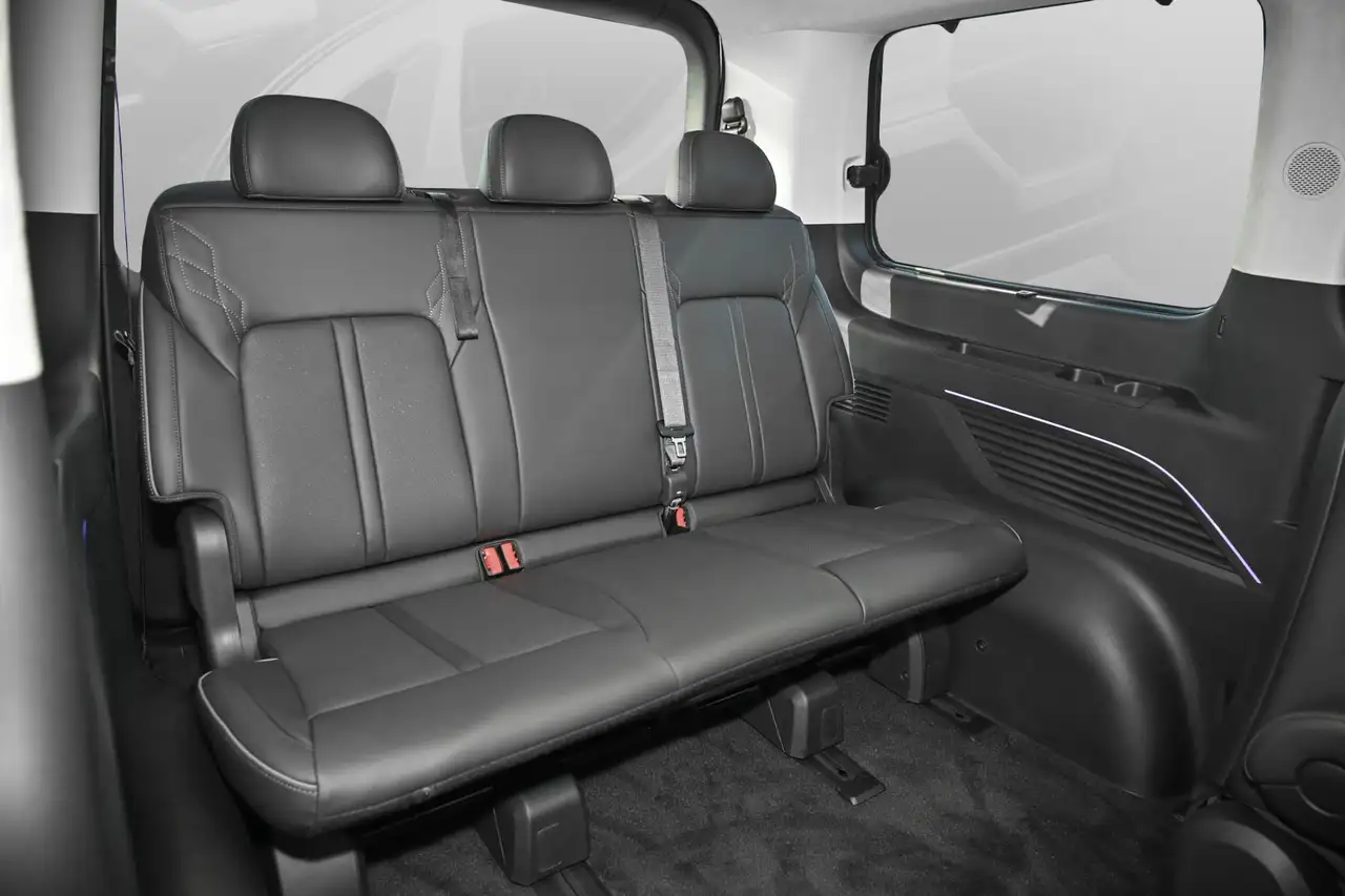 Hyundai STARIA Hybrid 1.6 T-GDi Signature PANO/BOSE/RELAX 16