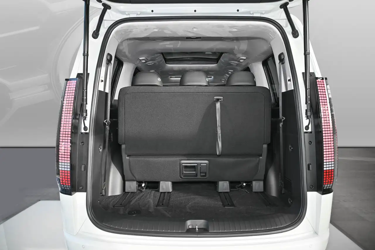 Hyundai STARIA Hybrid 1.6 T-GDi Signature PANO/BOSE/RELAX 9
