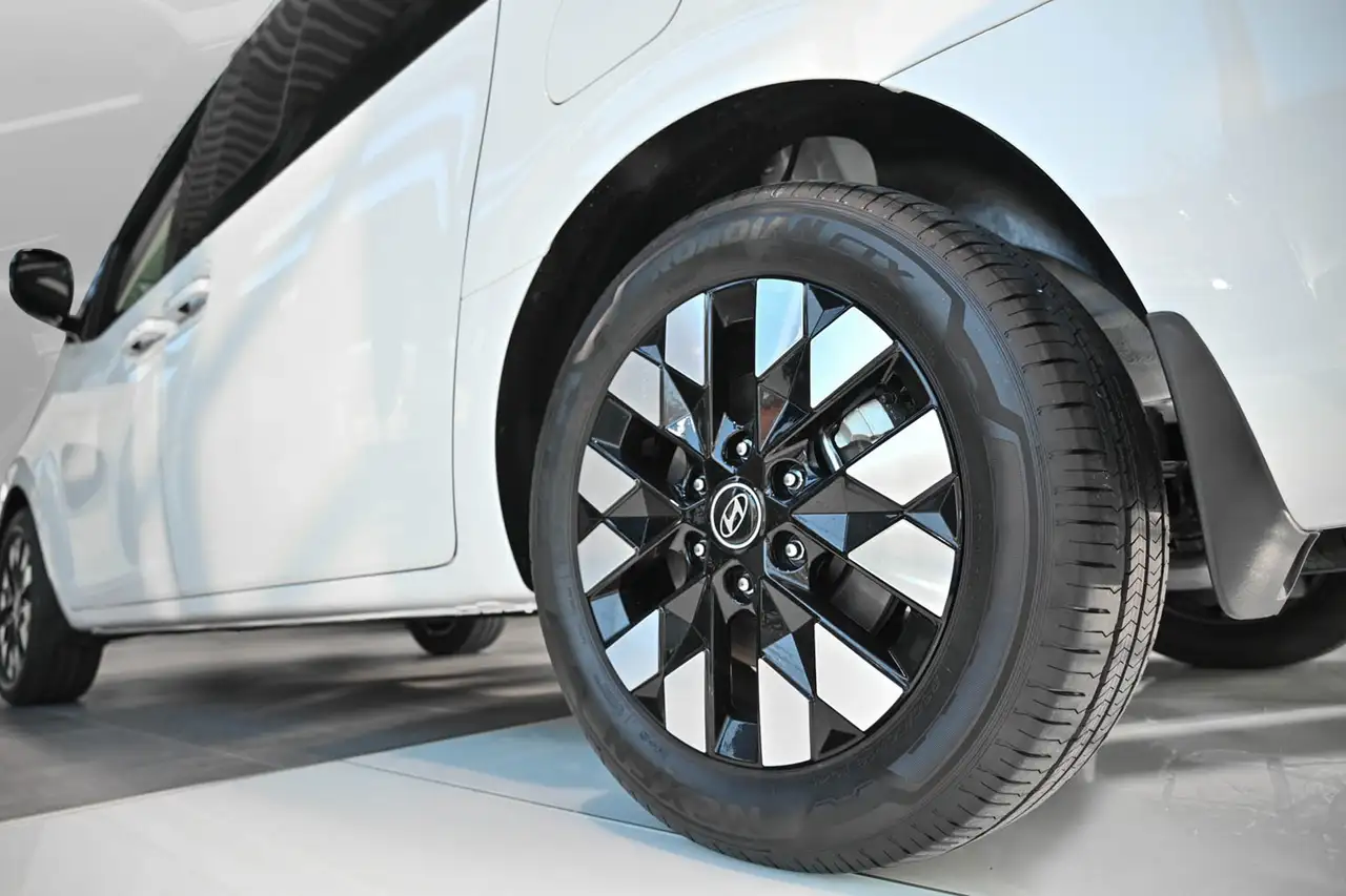 Hyundai STARIA Hybrid 1.6 T-GDi Signature PANO/BOSE/RELAX 5