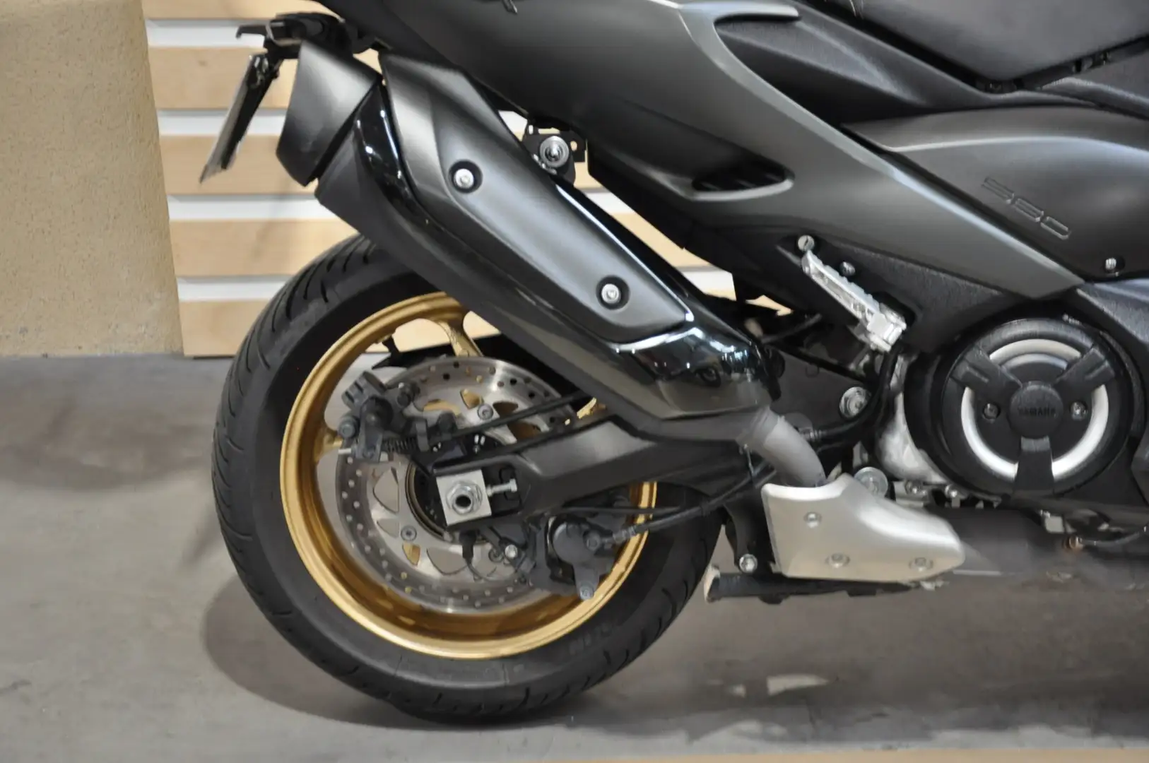 Yamaha TMAX 560 Grijs - 2