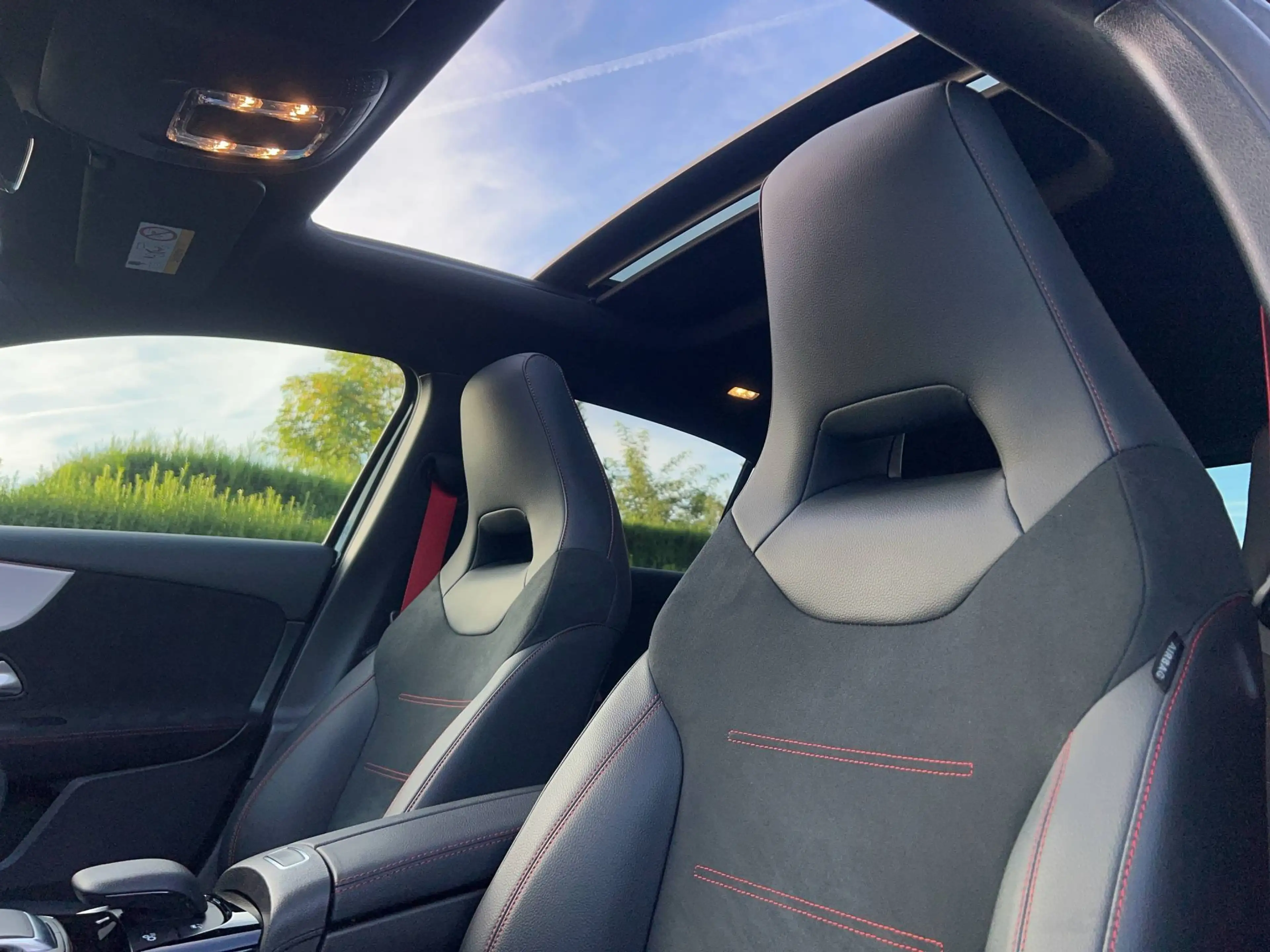 Mercedes-Benz A 35 AMG 4-Matic • BLACKPACK • PANO • LED Multibeam • Rode remklauwen • Memoryseats • Keyless-GO — photo 11