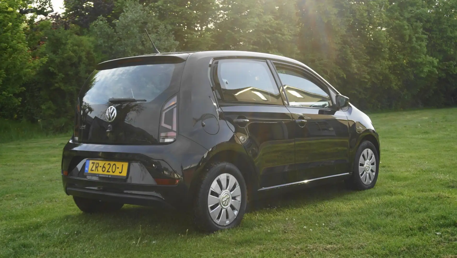 Volkswagen up! 1.0 BMT move up! 5 drs Airco blue tooth Noir - 2
