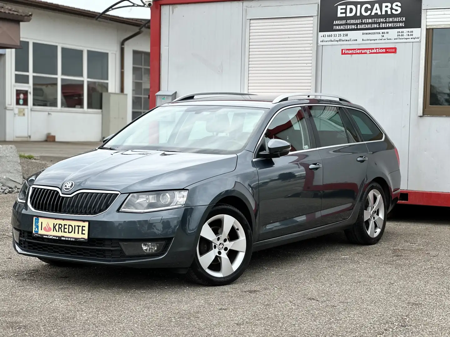 Skoda Octavia Style 4x4 Grau - 1