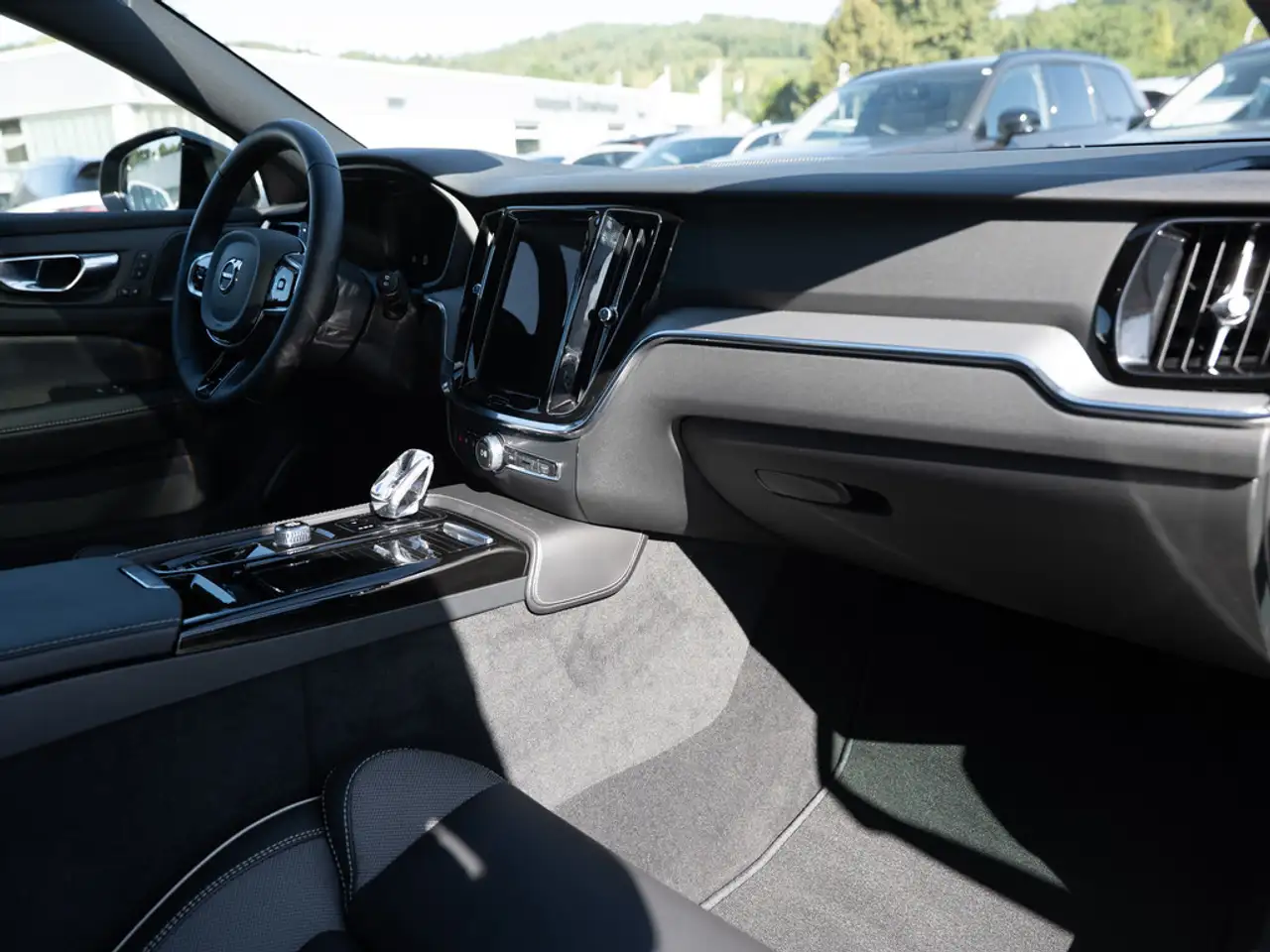 Volvo V60 T8 AWD Plus Dark SHZ H/K STANDHZ LED PANO, миниатюра 28