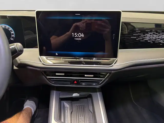 Volkswagen Passat view 11
