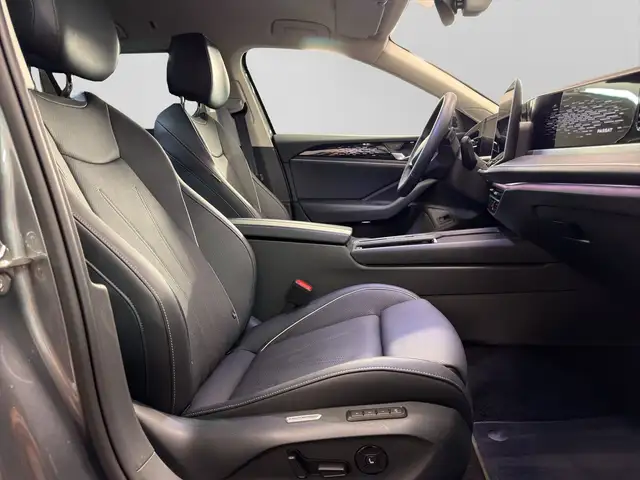 Volkswagen Passat view 4