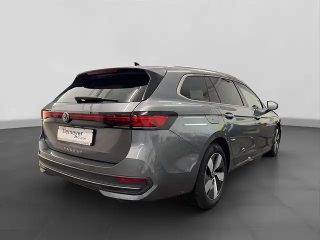 Volkswagen Passat view 3