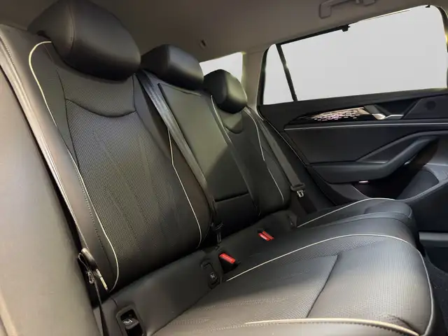 Volkswagen Passat view 6