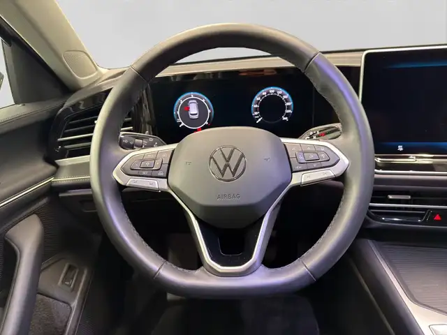 Volkswagen Passat view 9