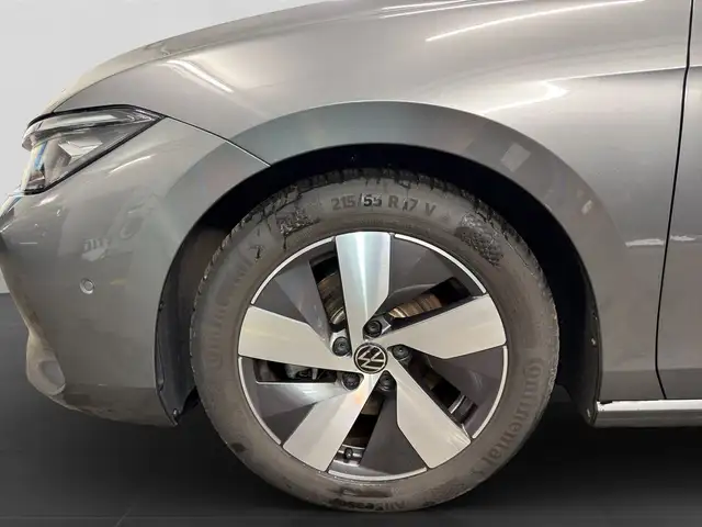 Volkswagen Passat view 7