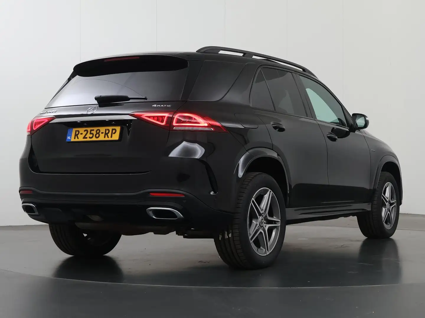 Mercedes-Benz GLE 350 e 4MATIC Premium Plus | AMG | Night | Panoramadak Zwart - 2