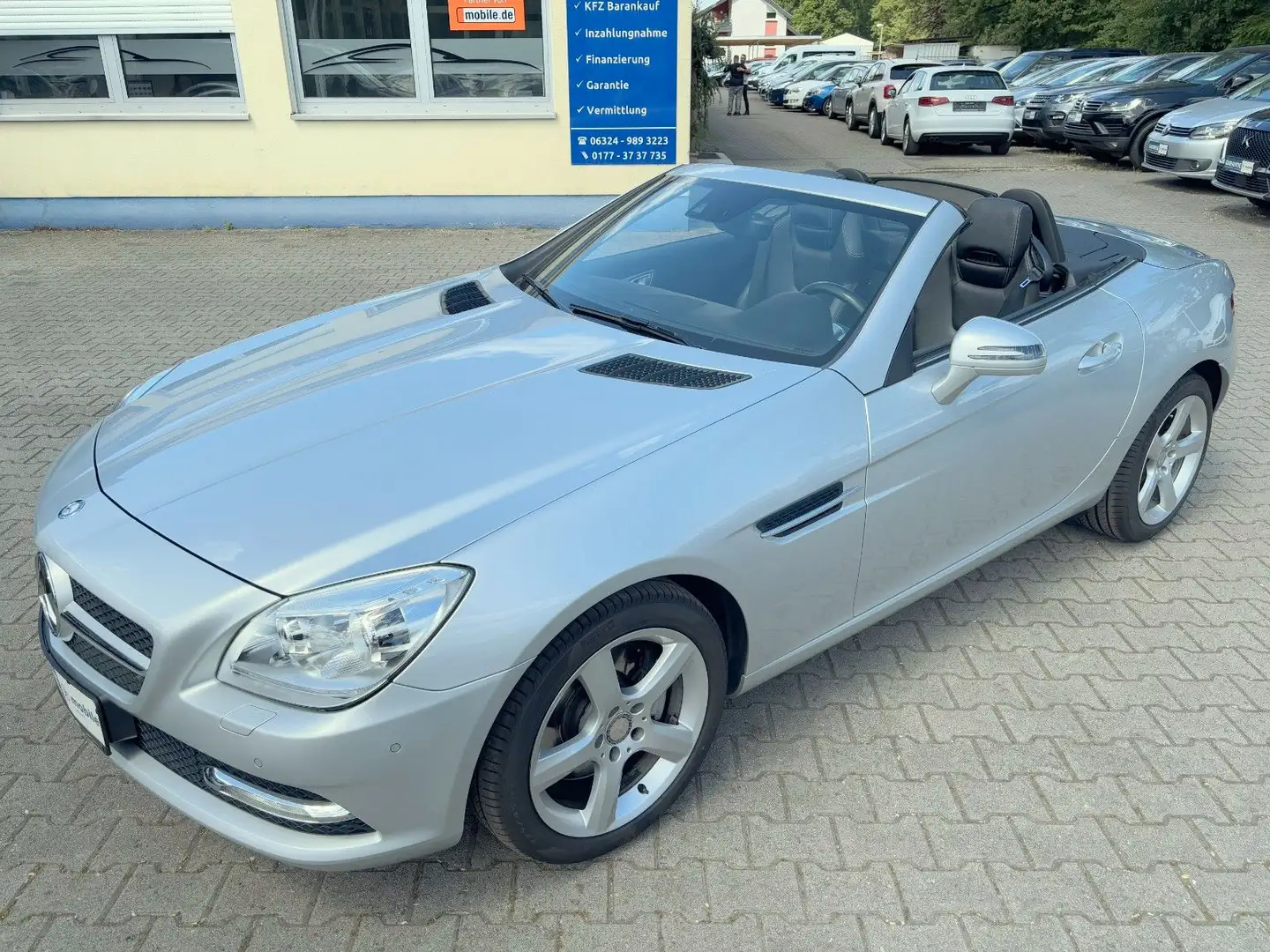 Mercedes-Benz SLK 250 Roadster Sport*Comand*Bi-Xenon*Panorama* Stříbrná - 2