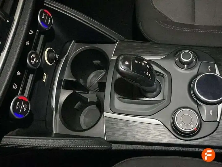 Alfa Romeo Stelvio 2017, foto 20